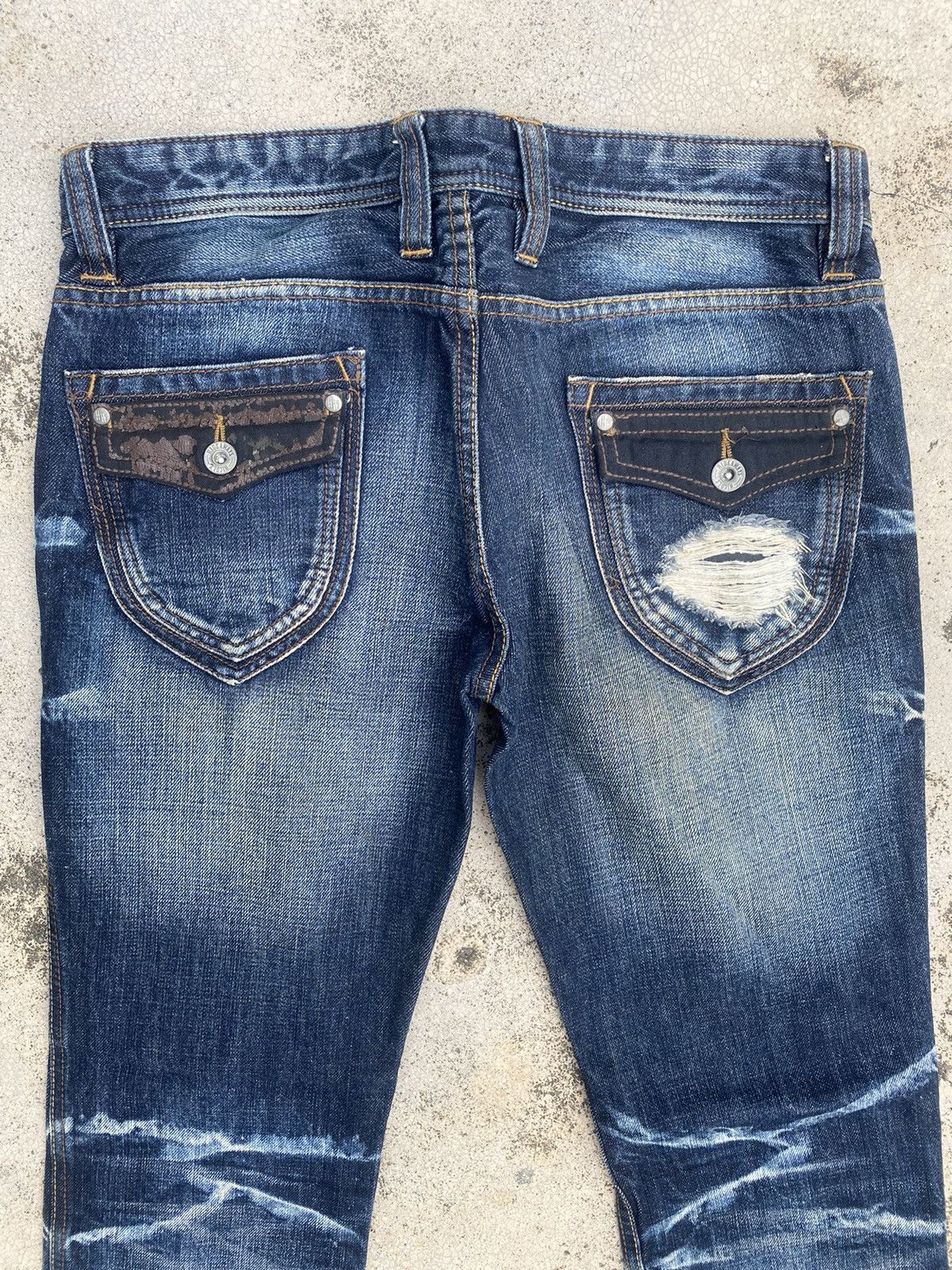 HIDEAWAYS × Japanese Brand Japanese Brand Hideways Distressed Claw Mark Faded Jeans Size US 30 / EU 46 - 13 Thumbnail