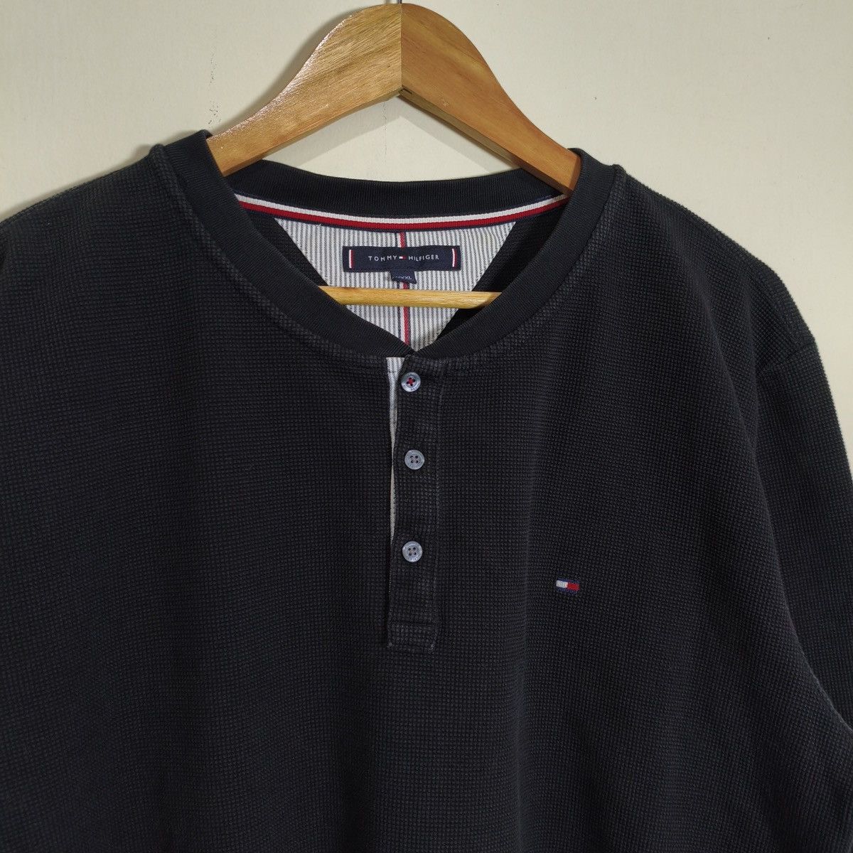 Tommy Hilfiger Tommy Hilfiger black long-sleeve thermal Henley shirt Size US XXL / EU 58 / 5 - 3 Thumbnail