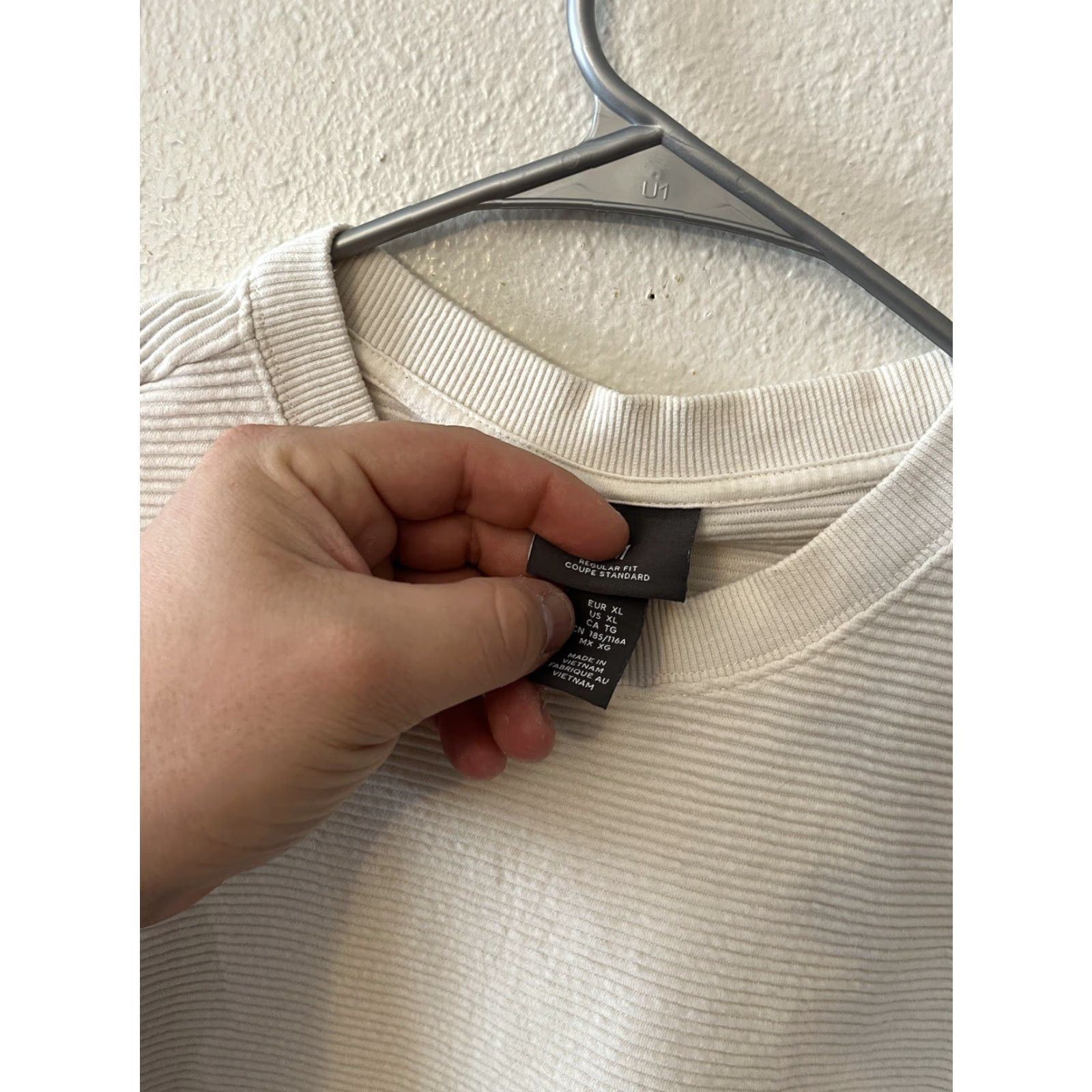 H&M H&M Mens Sweatshirt XL White Fleece Regular Fit Crew Neck Pullover Sweatshirt Men XL White Fleece Regular Fit Crew Neck Pullover Size US XL / EU 56 / 4 - 3 Thumbnail