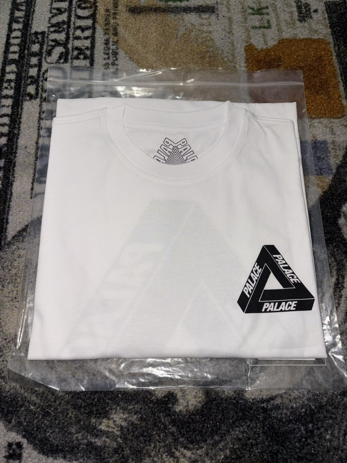 トップス PALACE Tri-Vex T-Shirt \"White Green\" Tri-Vex T-Shirt White / Blue - Summer 2025 - Palace Community