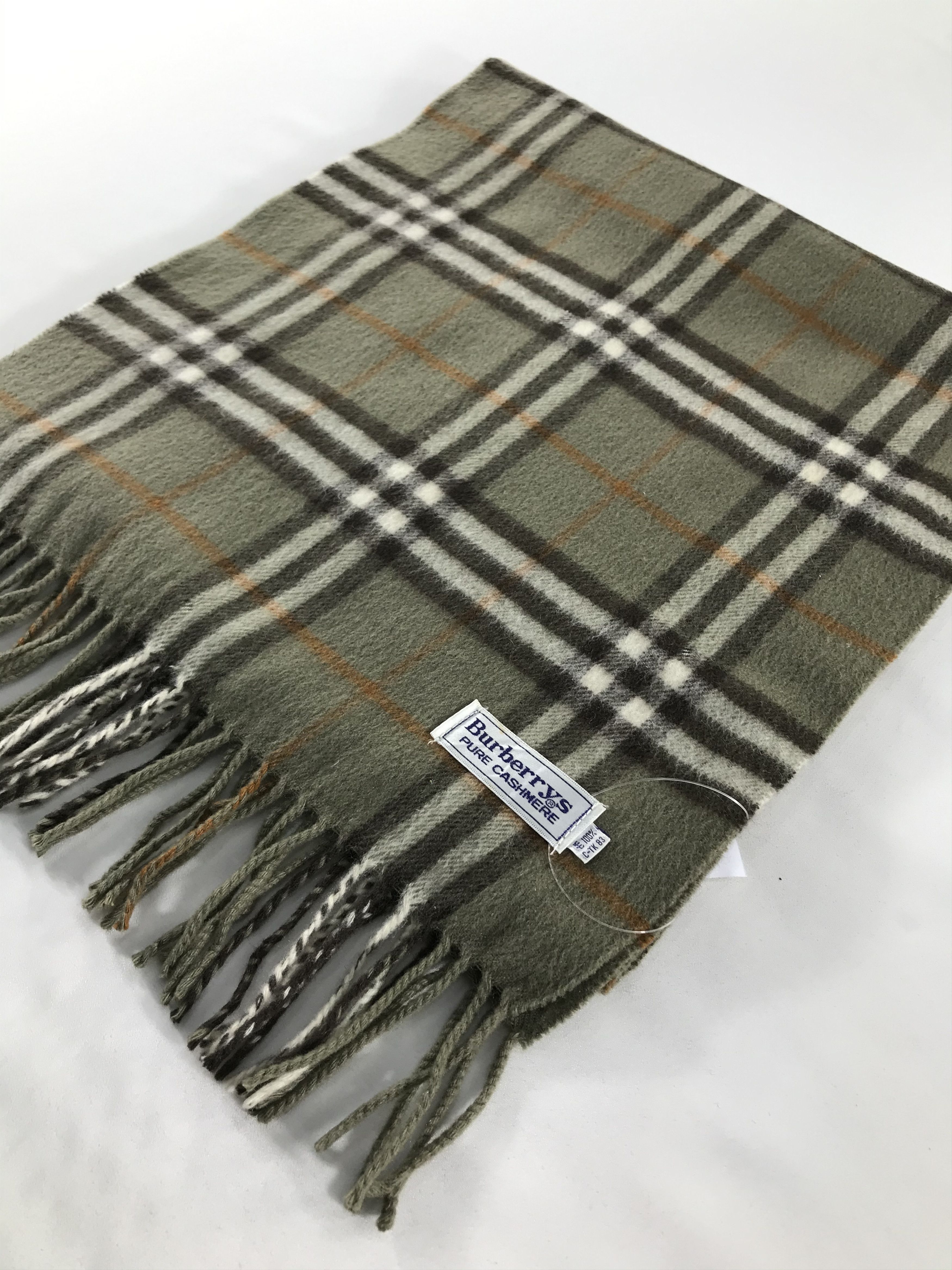 Vintage Burberry Scarf/Muffler/Neckwear MF1594
