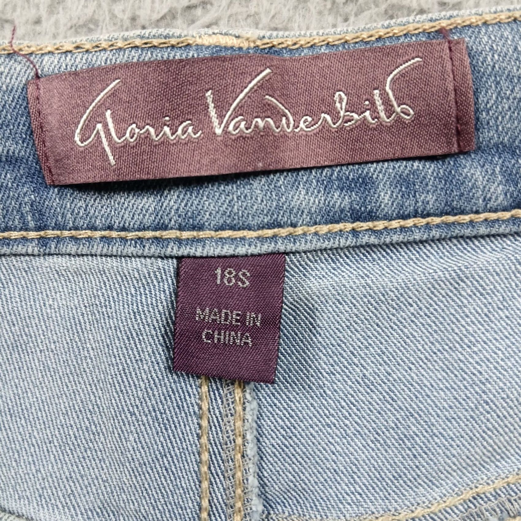 Gloria Vanderbilt VINTAGE Gloria Vanderbilt Amanda Jeans Women 18P Light Wash Tapered Stretch Denim EUC Size 40" / US 18 - 5 Thumbnail