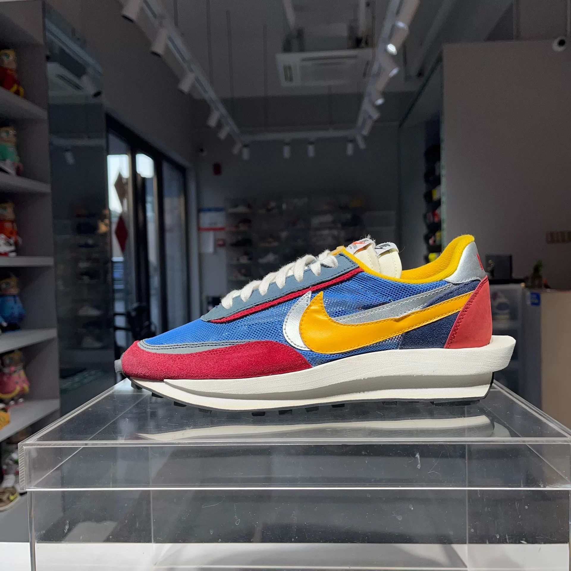 Sacai Sacai Blue Lowtop Sneakers 11 Men Size US 11 / EU 44 - 1 Thumbnail