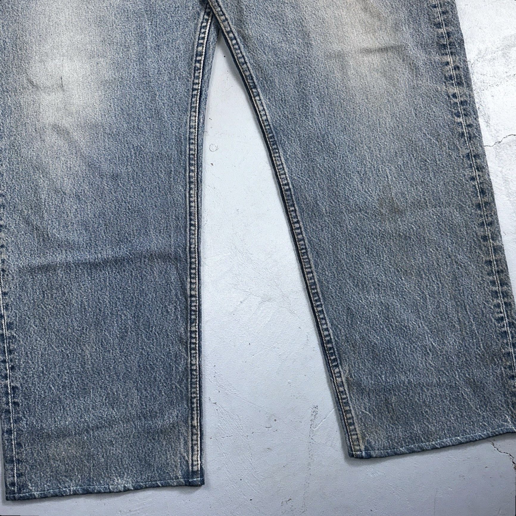 Levi's VINTAGE Levi's 501 Jeans Straight 90s 48x34 Light Blue Mens Regular Denim Cotton 501 Series 90s Theme Classic Fit Jeans Official Size US 32 / EU 48 - 4 Thumbnail
