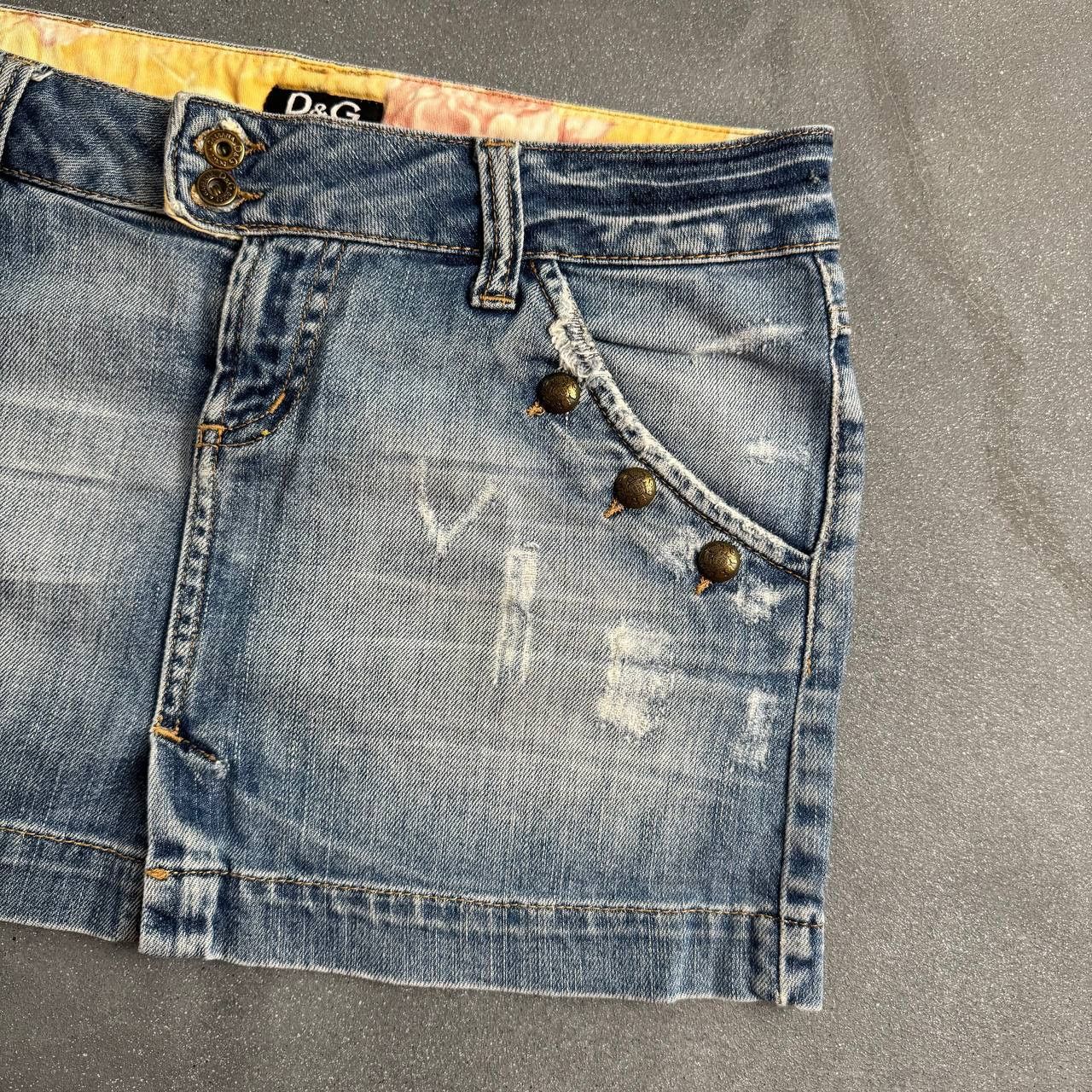 Dolce & Gabbana × Vintage D&G Dolce & Gabbana Vintage Mini Skirt Size 27" / US 4 / IT 40 - 7 Thumbnail