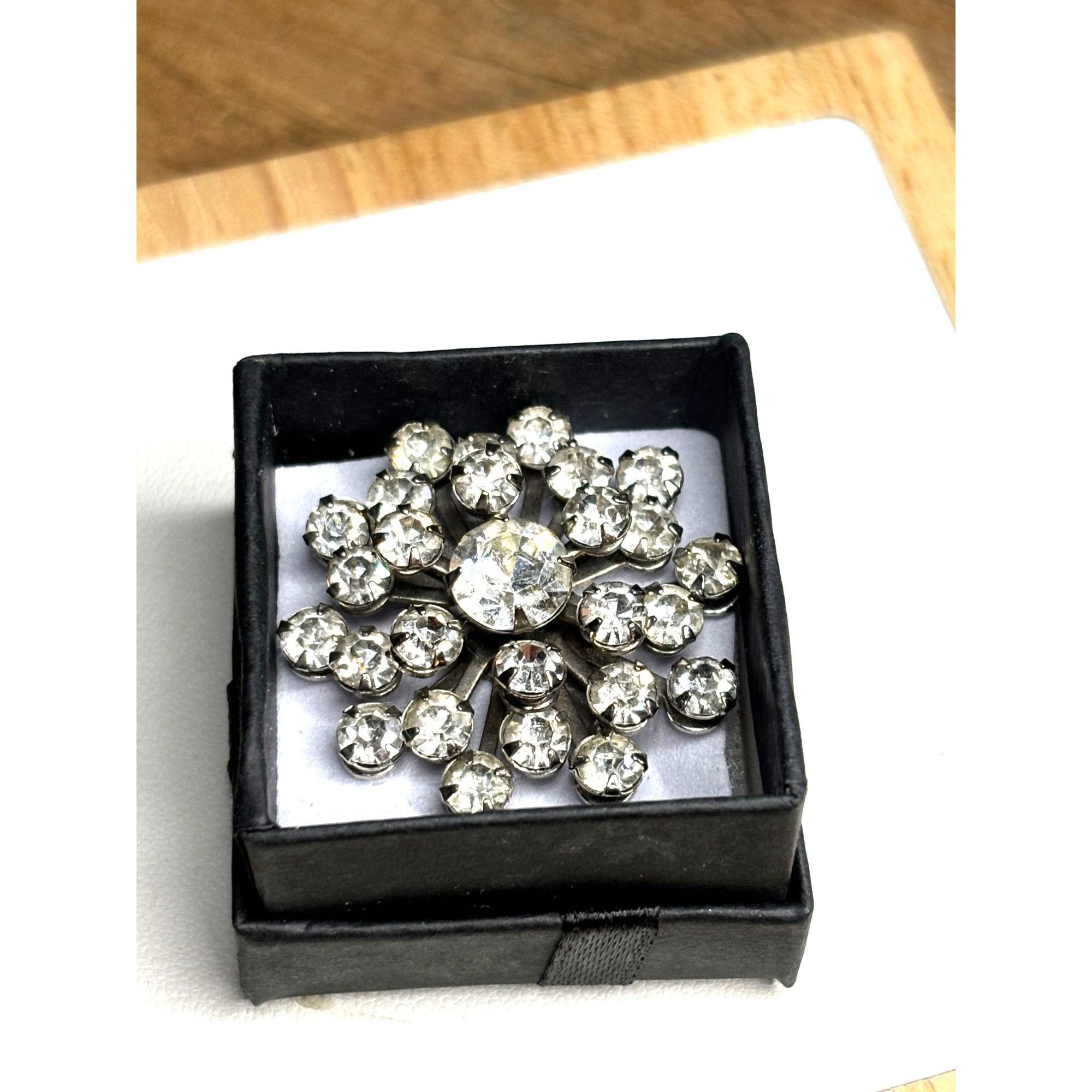Other Vintage Rhinestone Brooch Pin With Box Size ONE SIZE - 2 Thumbnail