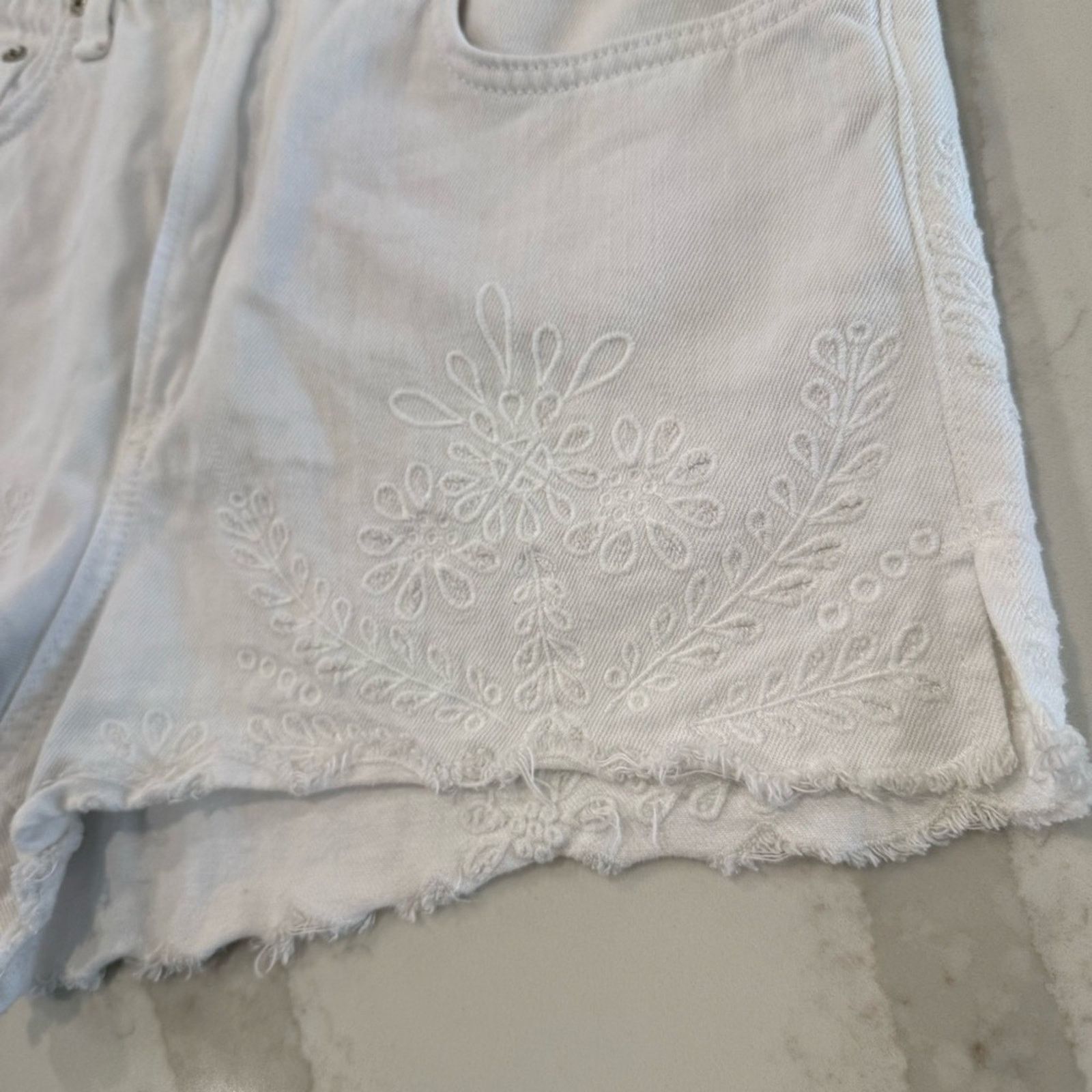 Rag & Bone Rag & Bone Denim Justine Shorts Floral Embroidered Womens 28 Size 28" / US 6 / IT 42 - 4 Thumbnail