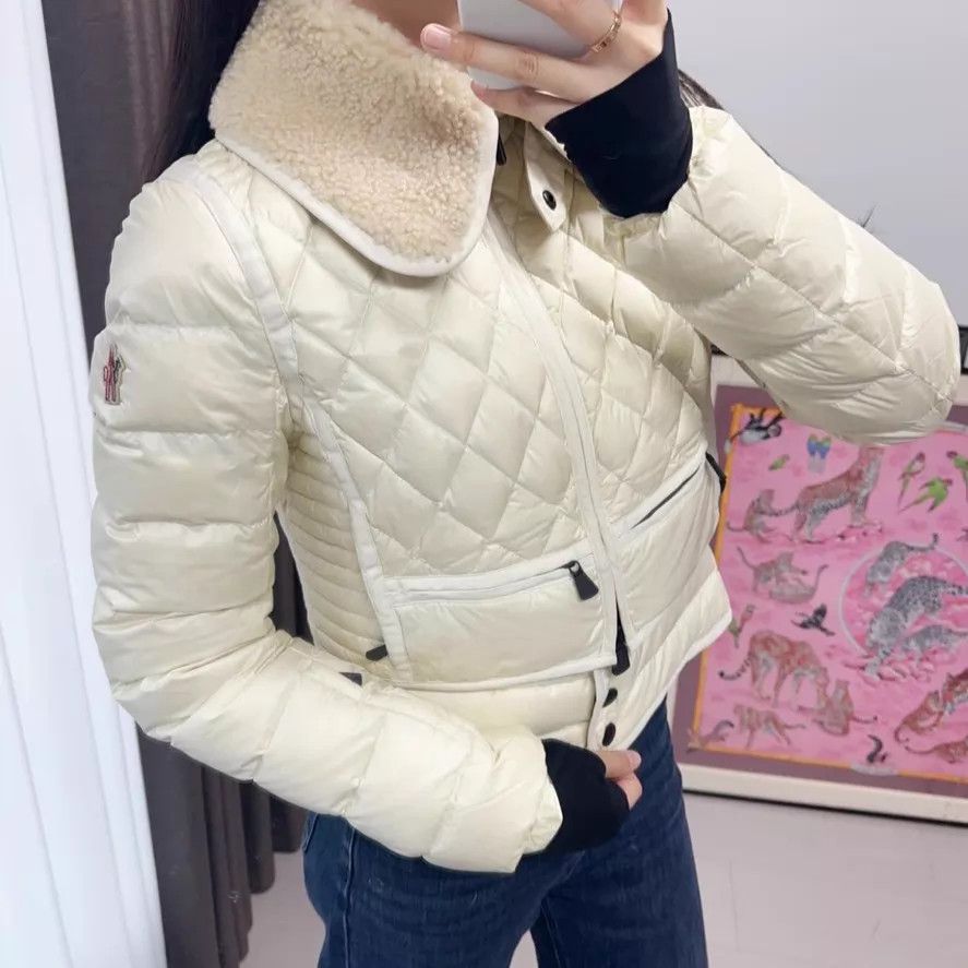 Moncler MONCLER down jacket size 2 2015 Cream White Size XS / US 0-2 / IT 36-38 - 2 Thumbnail