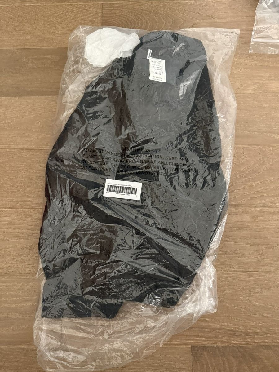Supreme Supreme GOODENOUGH Crushed Rayon Cargo Short Black Size 32 Size US 32 / EU 48 - 4 Thumbnail