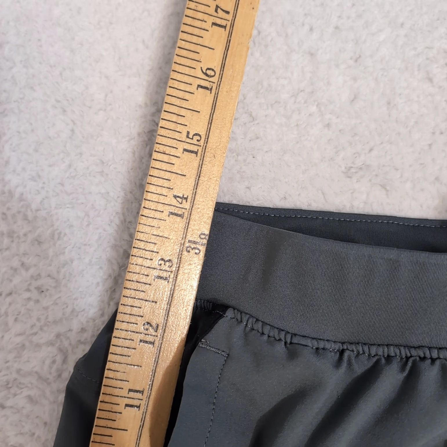 Under Armour VINTAGE? Under Armour Men's UA Launch Run 4" Shorts Large Black Gray 26"x4" Size US 26 / EU 42 - 4 Thumbnail