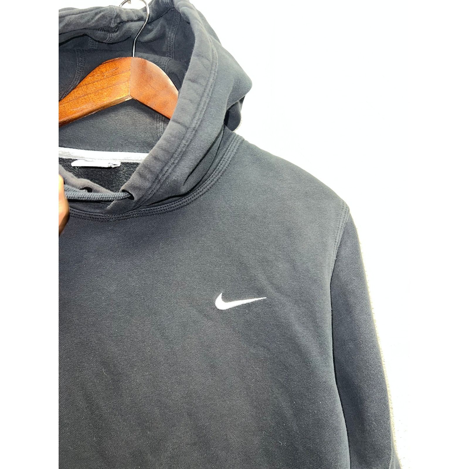 Vintage Nike Club Hoodie Black Pullover White Logo Swoosh Pull Over Size US L / EU 52-54 / 3 - 3 Thumbnail