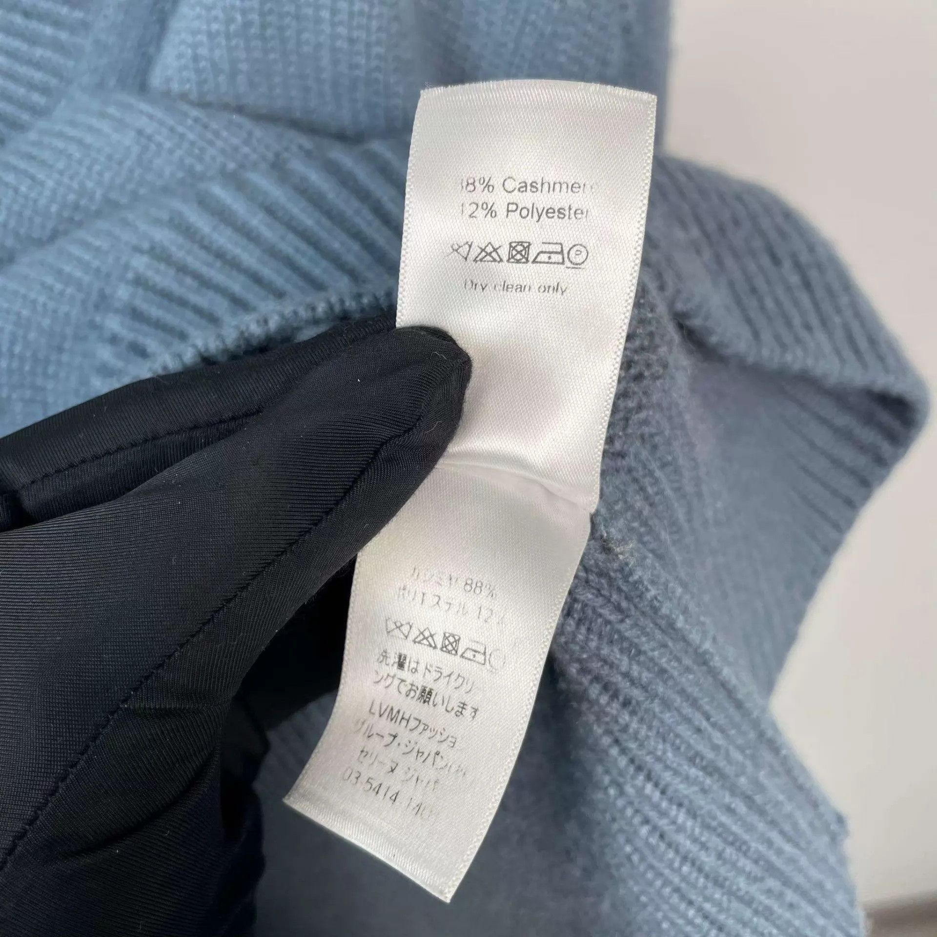 Celine Celine cashmere knit V-neck sweater XS blue 95 New Size XS / US 0-2 / IT 36-38 - 4 Thumbnail