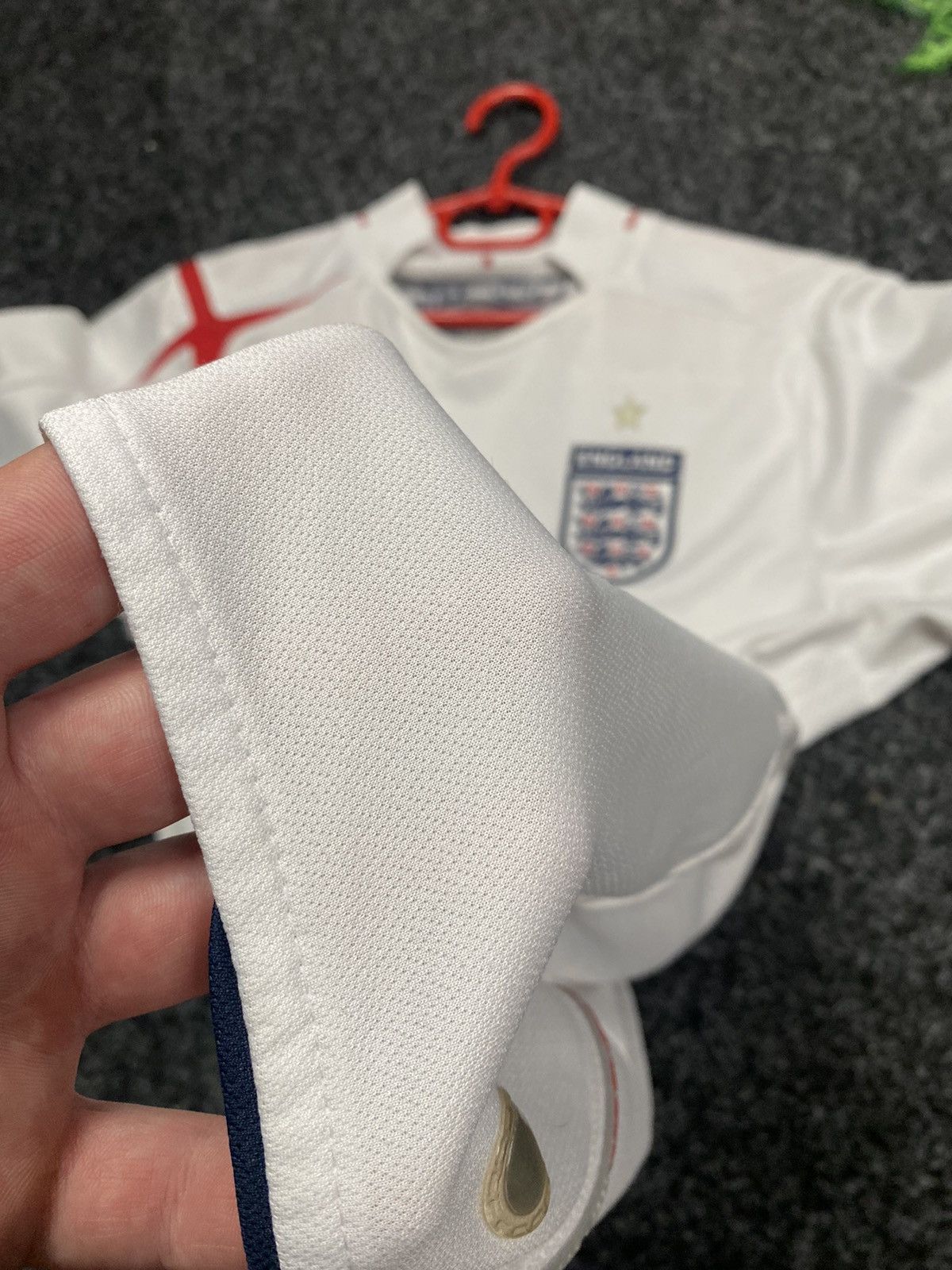 Umbro × Vintage Vintage England 🏴󠁧󠁢󠁥󠁮󠁧󠁿 Umbro Soccer Jersey size M Size US M / EU 48-50 / 2 - 14 Thumbnail