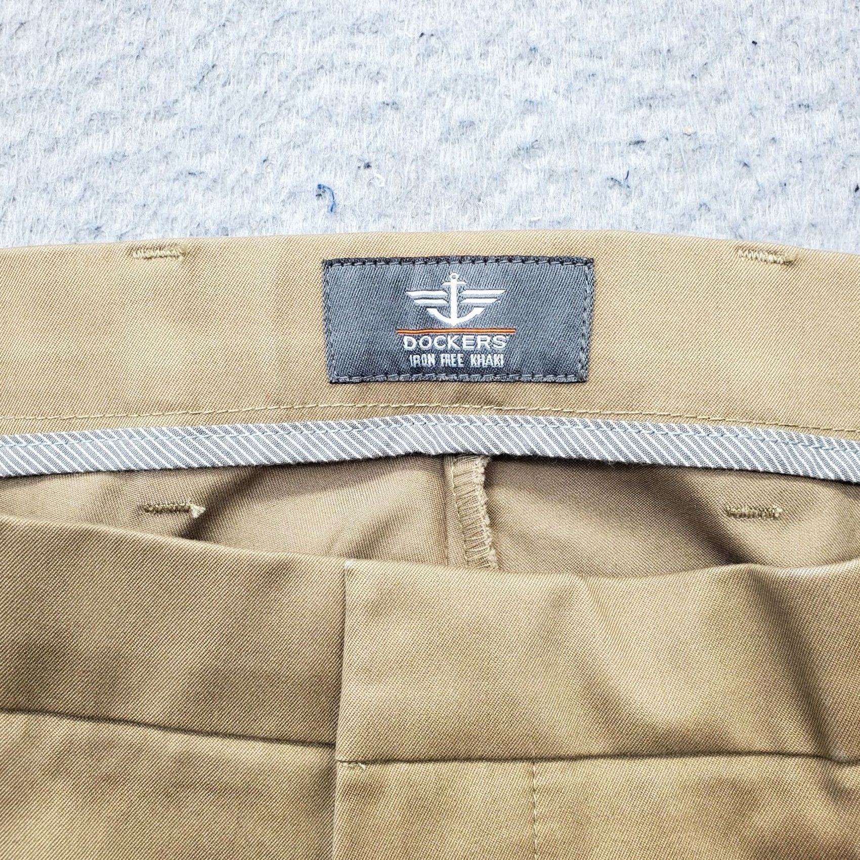 Dockers DOCKERS Mens Khaki Pants 48x30 Tan Pleated Casual Straight Leg Slash Pockets Mens Size 48 Tan Khaki Pants Size US 32 / EU 48 - 7 Thumbnail