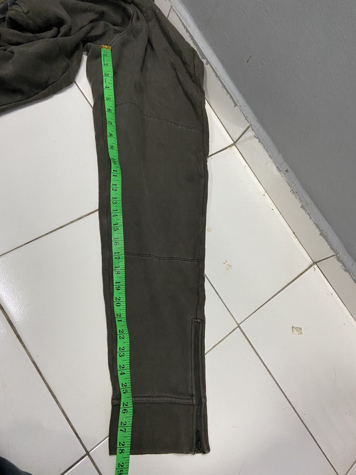 Lemaire × Uniqlo UNIQLO X LEMAIRE JOGGER PANTS Size US 31 - 14 Thumbnail