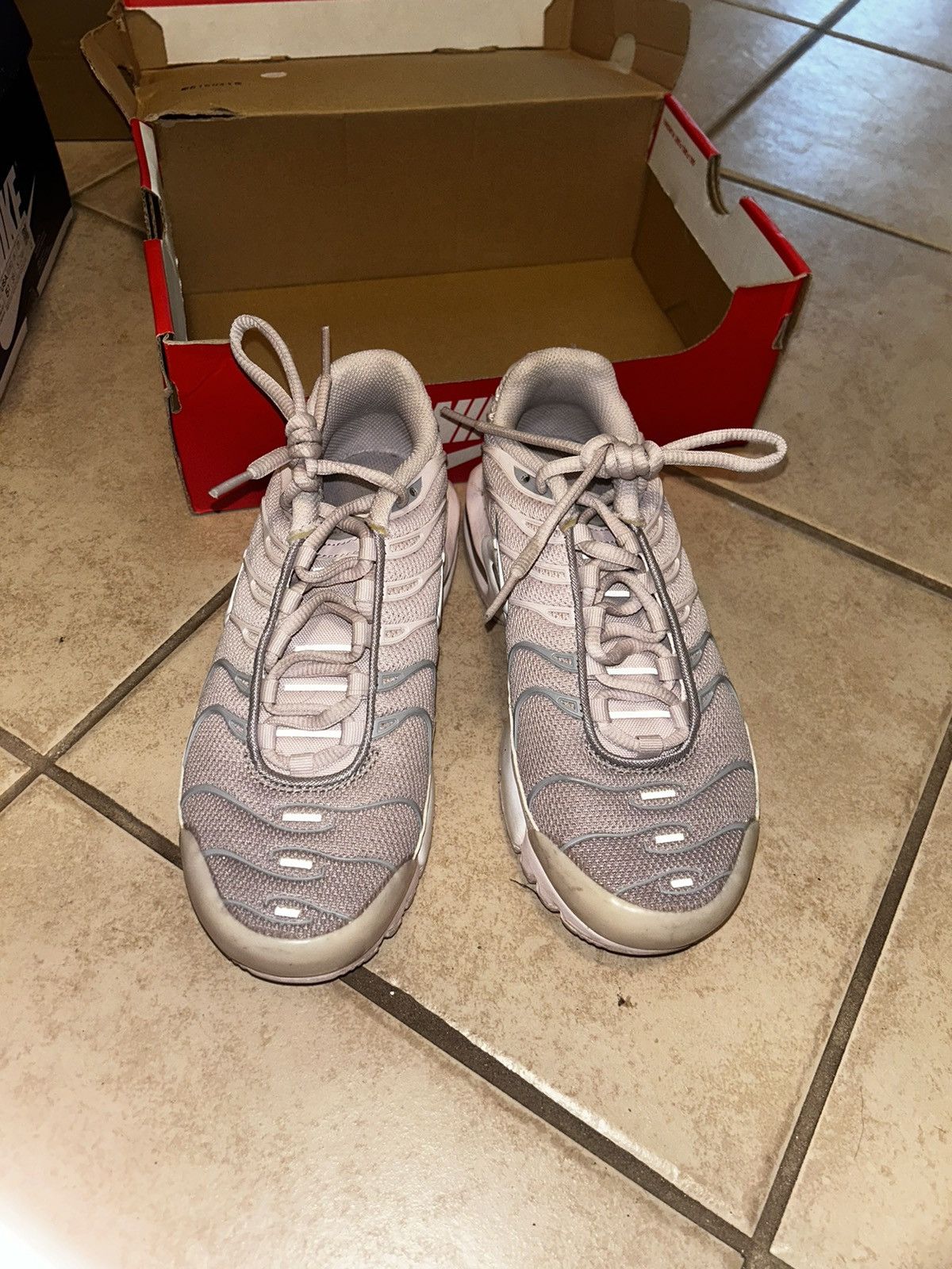 Nike Nike Air Max Plus TN Pink/White (4Y) Size US 5.5 / IT 35.5 - 4 Thumbnail