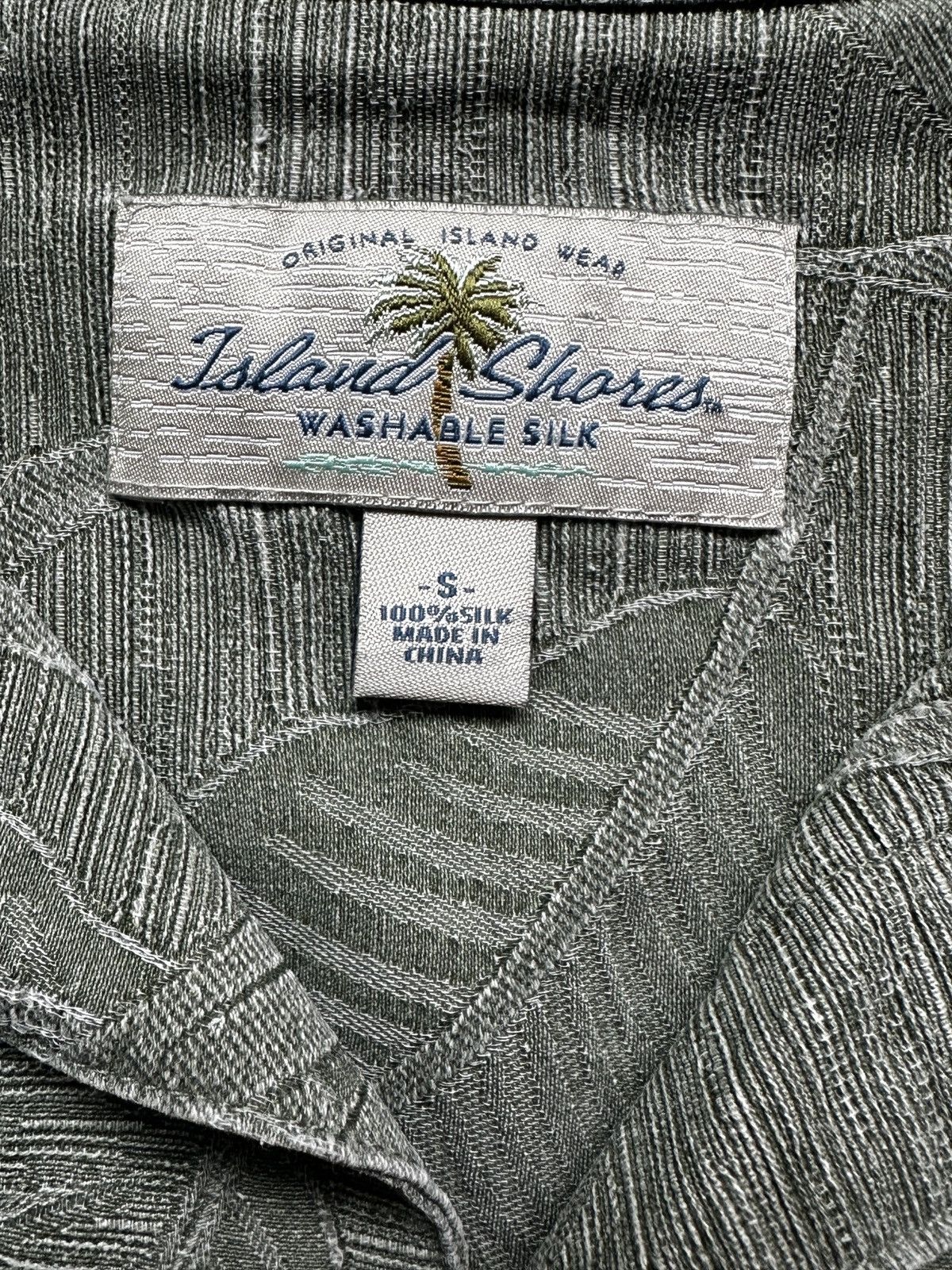 Island Shores Vintage Textured Leaf Print Silk Shirt Size: Small (S) Size US S / EU 44-46 / 1 - 4 Thumbnail