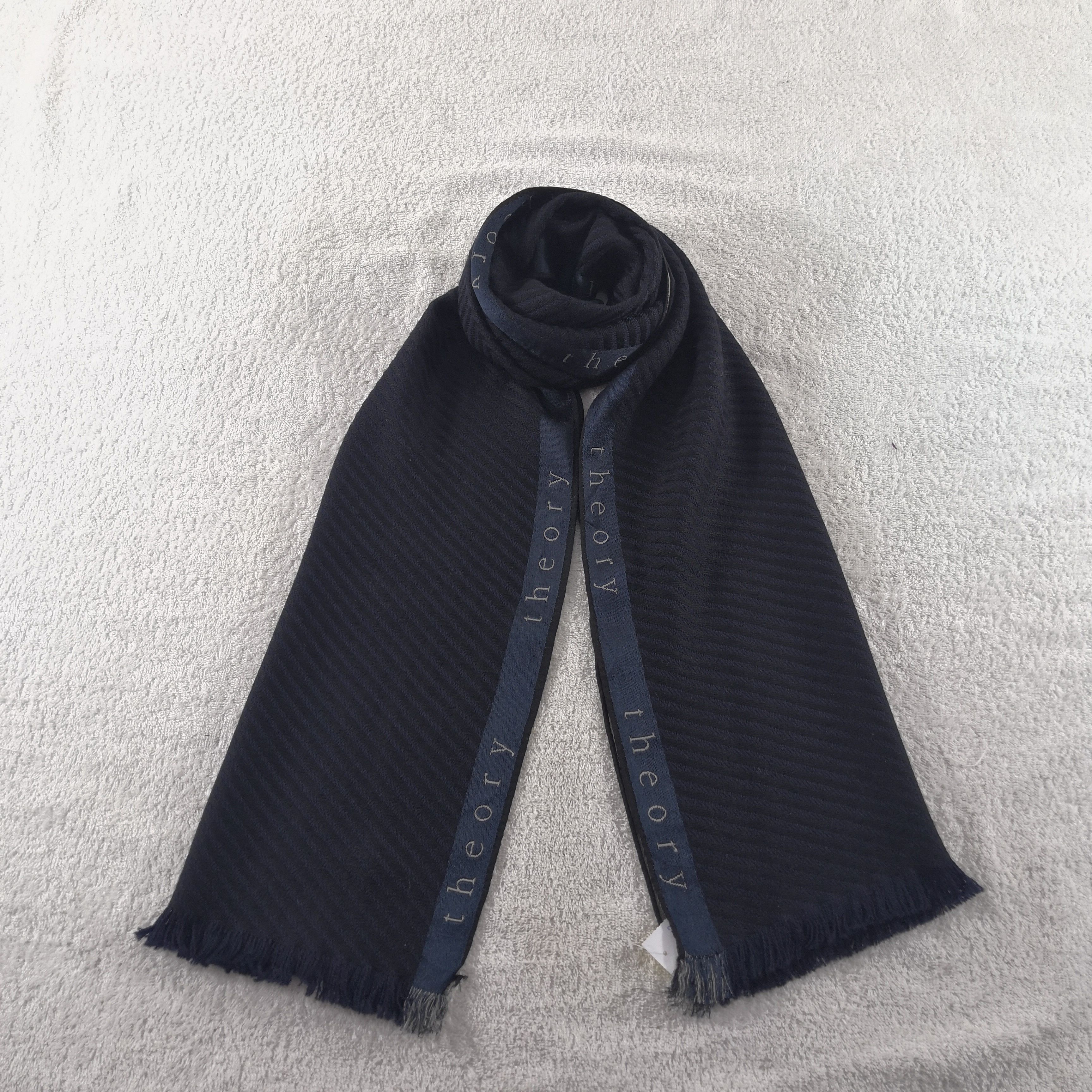 Theory Vintage Theory Scarf Frayed Muffler Winter Wool Scarves . Size ONE SIZE - 1 Thumbnail