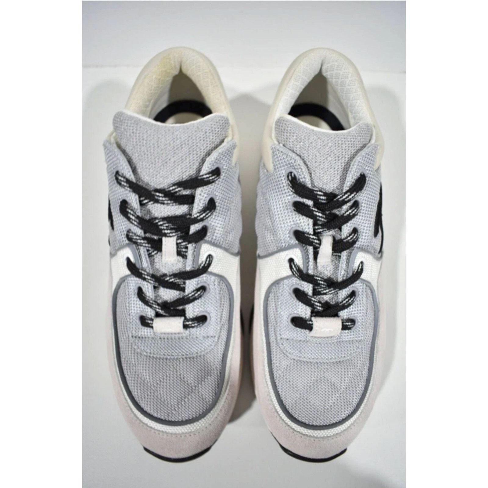 Chanel 21B Suede CC Logo Tie Flat Runner Trainer Sneaker 38.5 Size US 8.5 / IT 38.5 - 8 Thumbnail