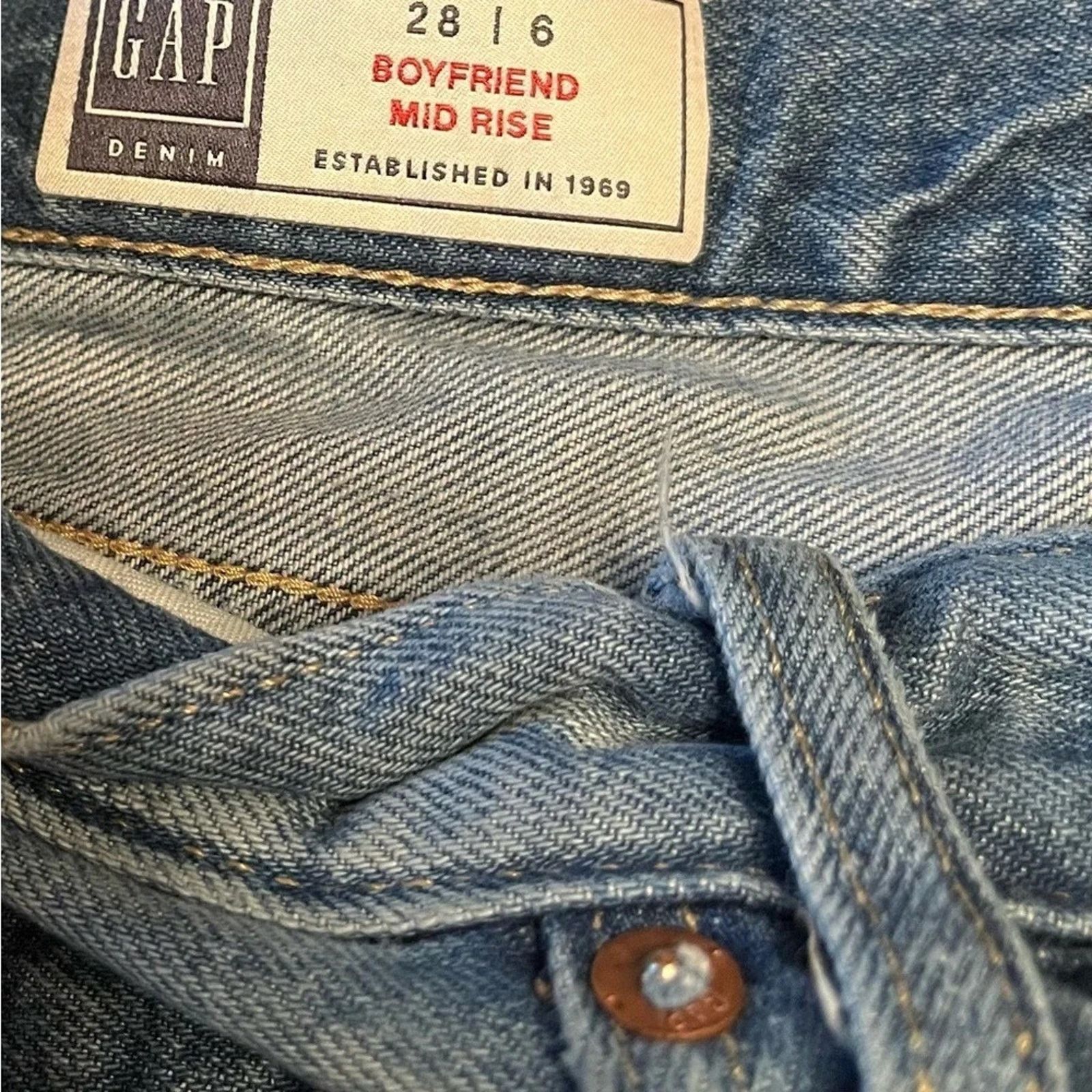 Gap Gap Boyfriend Mid Rise jeans raw hem, size 6 Size 28" / US 6 / IT 42 - 5 Thumbnail