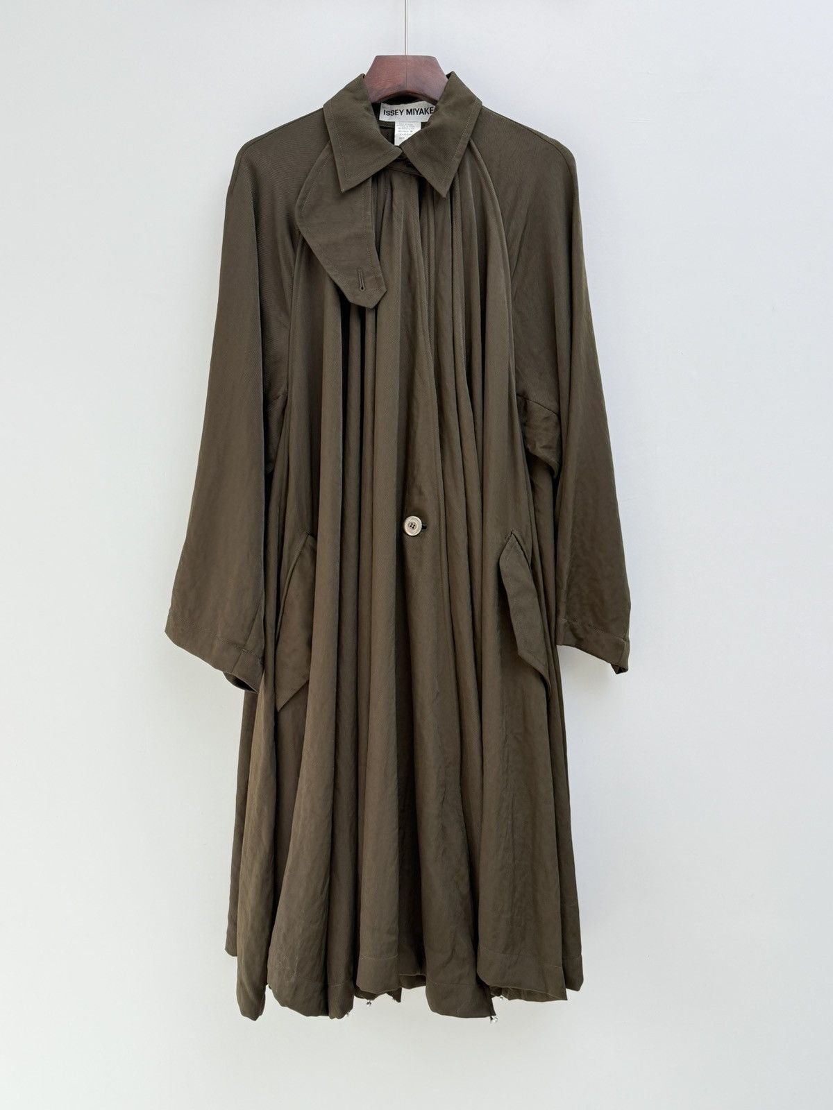 Issey Miyake × Vintage Umbrella-shaped, bead-tail pleated nylon coat. Size M / US 6-8 / IT 42-44 - 2 Thumbnail