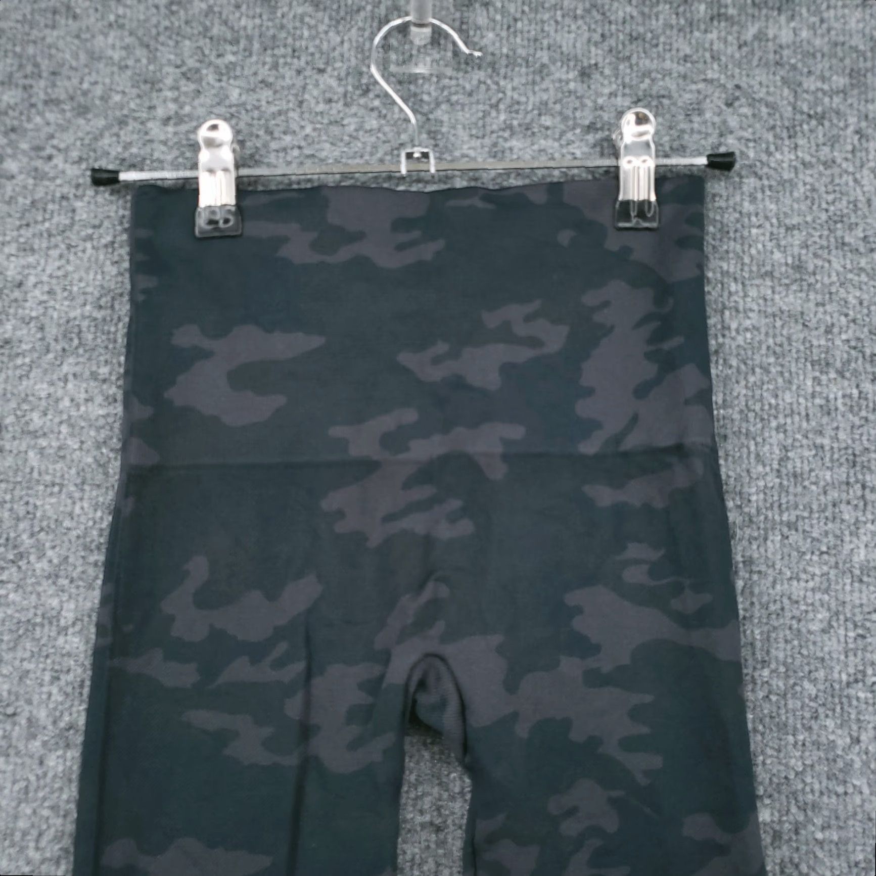 Spanx Spanx Leggings Womens S Small Green Capri Mid-Rise Seamless Camouflage Pull On Size 28" / US 6 / IT 42 - 4 Thumbnail