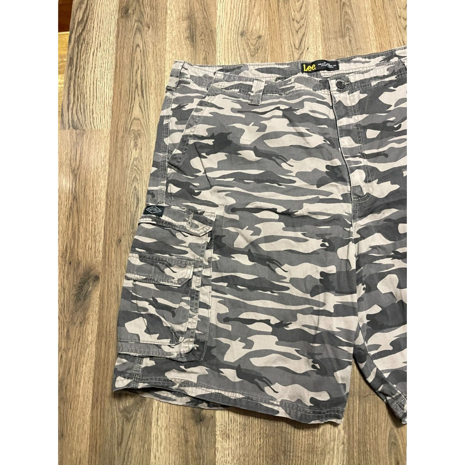 Lee **Lee Men's Size 48 Camouflage Shorts, Brown Green, Khaki, Pockets** User: **Lee Men's Size 48 Camo Shorts, Brown Green, Khaki, Pockets** Size US 32 / EU 48 - 3 Thumbnail