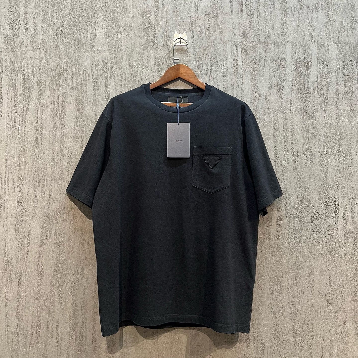 Prada Prada Triangle Logo Pocket T-Shirt Size XXL Size US XXL / EU 58 / 5 - 1 Thumbnail