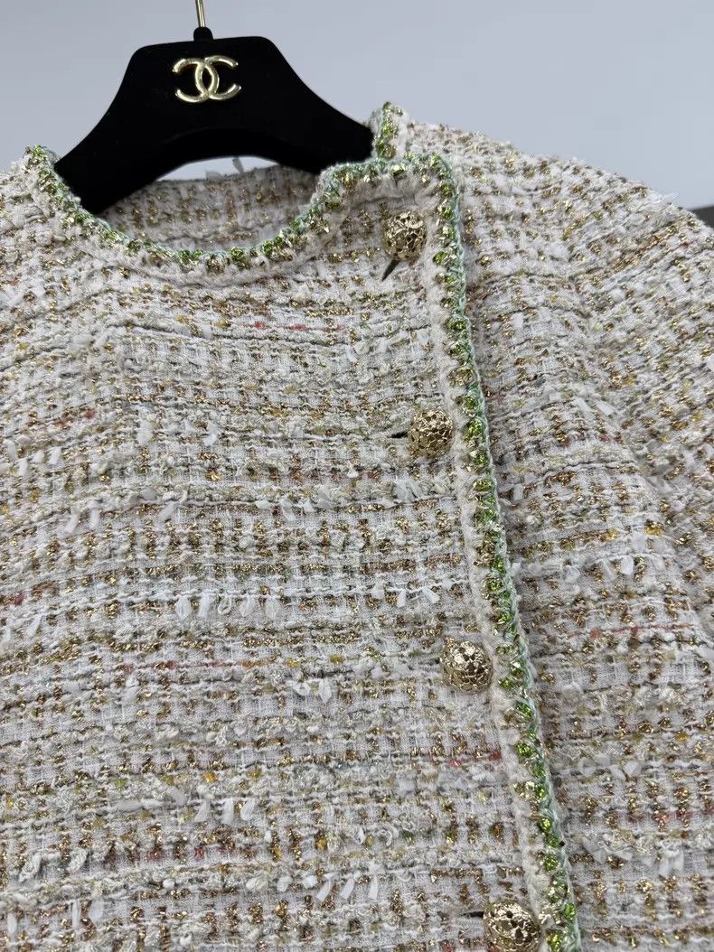 Chanel Chanel 26C green rolled edge gold tweed fine glitter woven Size XS / US 0-2 / IT 36-38 - 2 Thumbnail