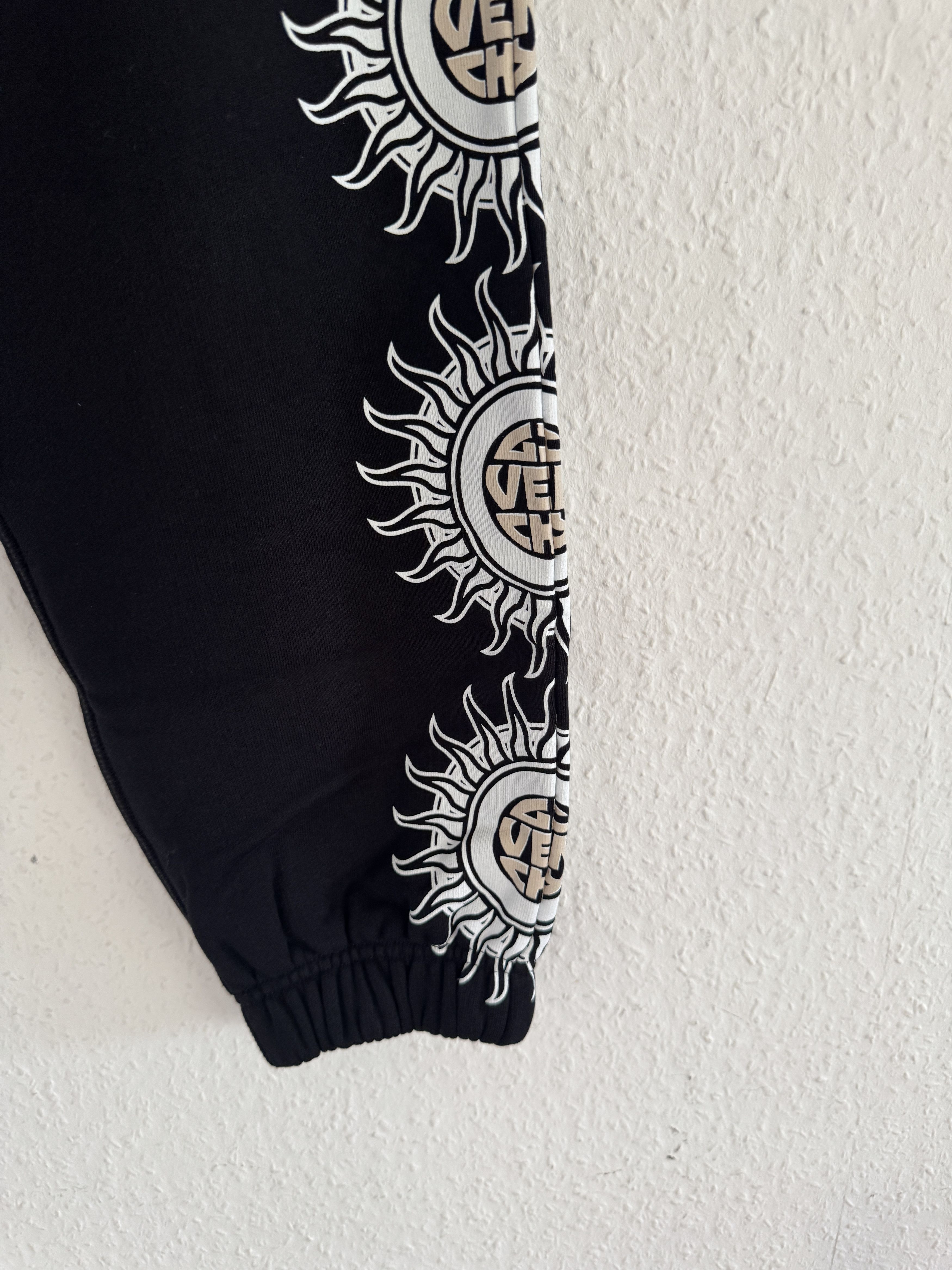 Givenchy Givenchy Black Sun Logo Joggers Size US 32 / EU 48 - 2 Thumbnail