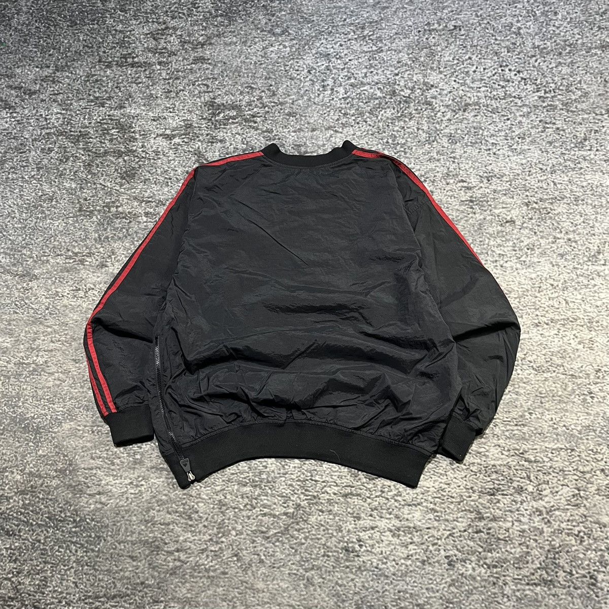 Adidas Vintage Y2K Adidas Embroidered Logo Windbreaker Pullover Size US L / EU 52-54 / 3 - 2 Thumbnail