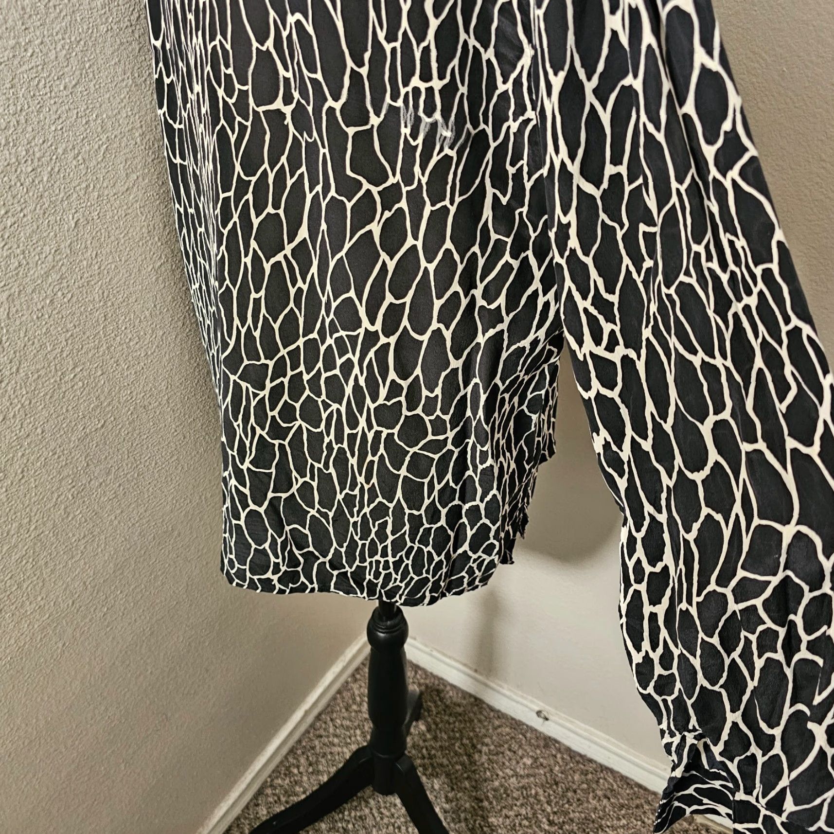 Vintage VINTAGE Allison Taylor Shirt Blouse Women's M Black & White Silk Geometric Print Geometric Blouse 90s Womens Size M / US 6-8 / IT 42-44 - 5 Thumbnail