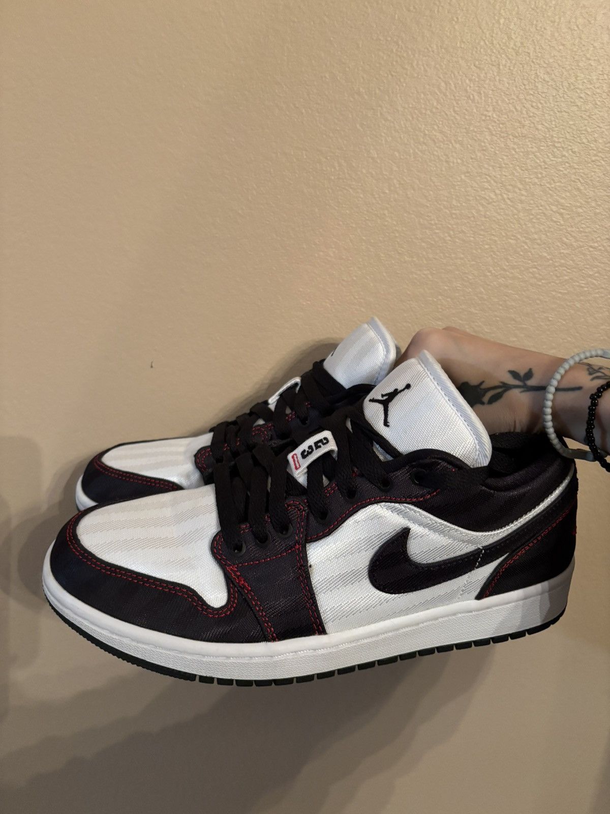 Jordan Brand Wmns Air Jordan 1 Low SE Utility ‘White Black Red' Size US 8 / IT 38 - 6 Thumbnail