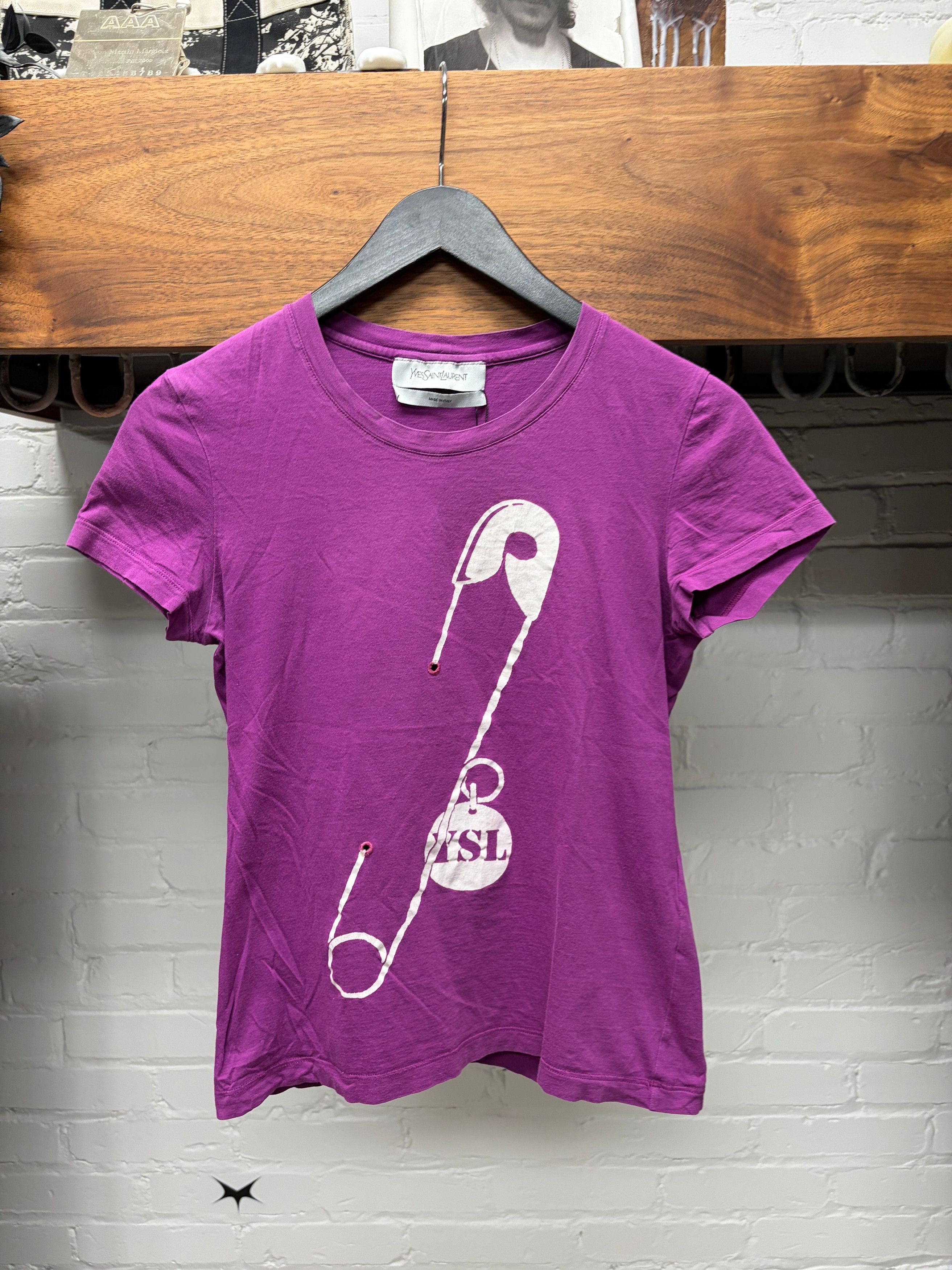 Saint Laurent Paris 2000s Yves Saint Laurent Rive Gauche ‘Safety Pin’ Purple Graphic T-Shirt Size XS / US 0-2 / IT 36-38 - 1 Thumbnail