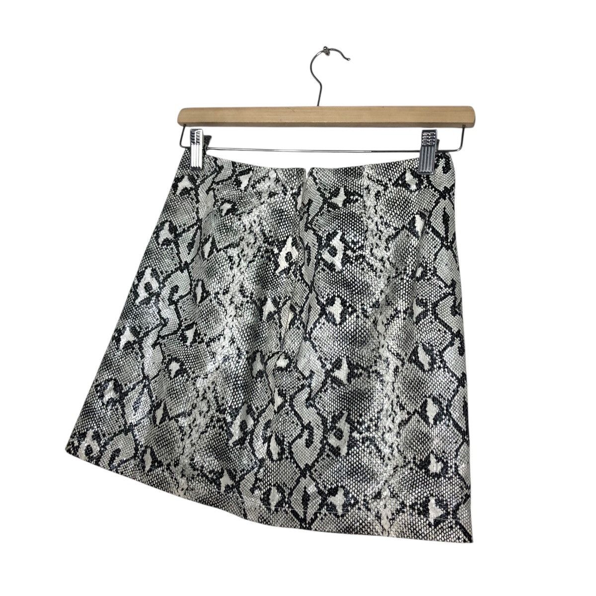 Japanese Brand X-Girl Snake Print Mini Skirt w/ Front Zip Pocket Size 24" / US 00 / IT 34 - 11 Thumbnail