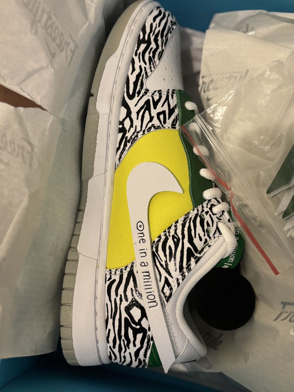 Nike Dorenbecher Zoe Dunk Low Size US 6 / EU 39 - 3 Thumbnail