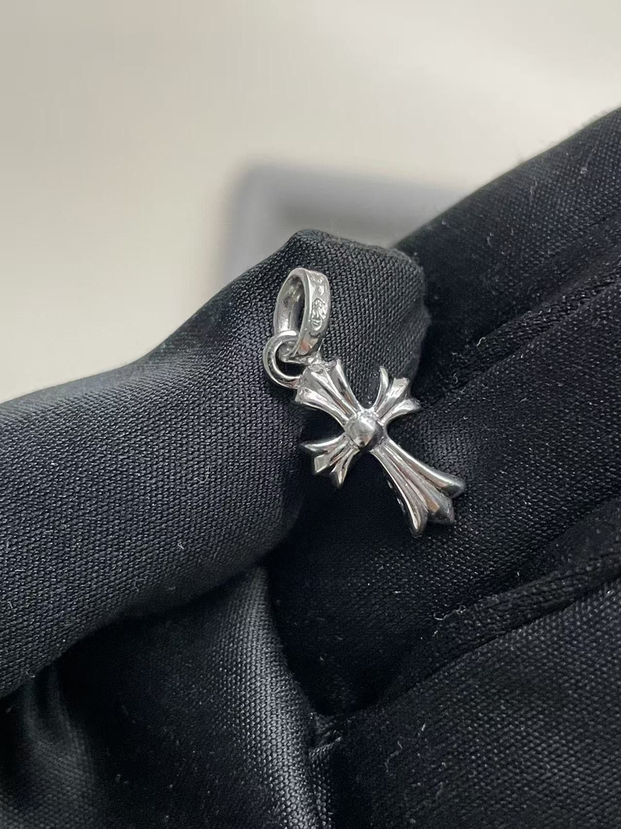 Chrome Hearts Chrome Hearts White Gold Emerald Babyfat Cross Charm Pendant Size ONE SIZE - 12 Thumbnail