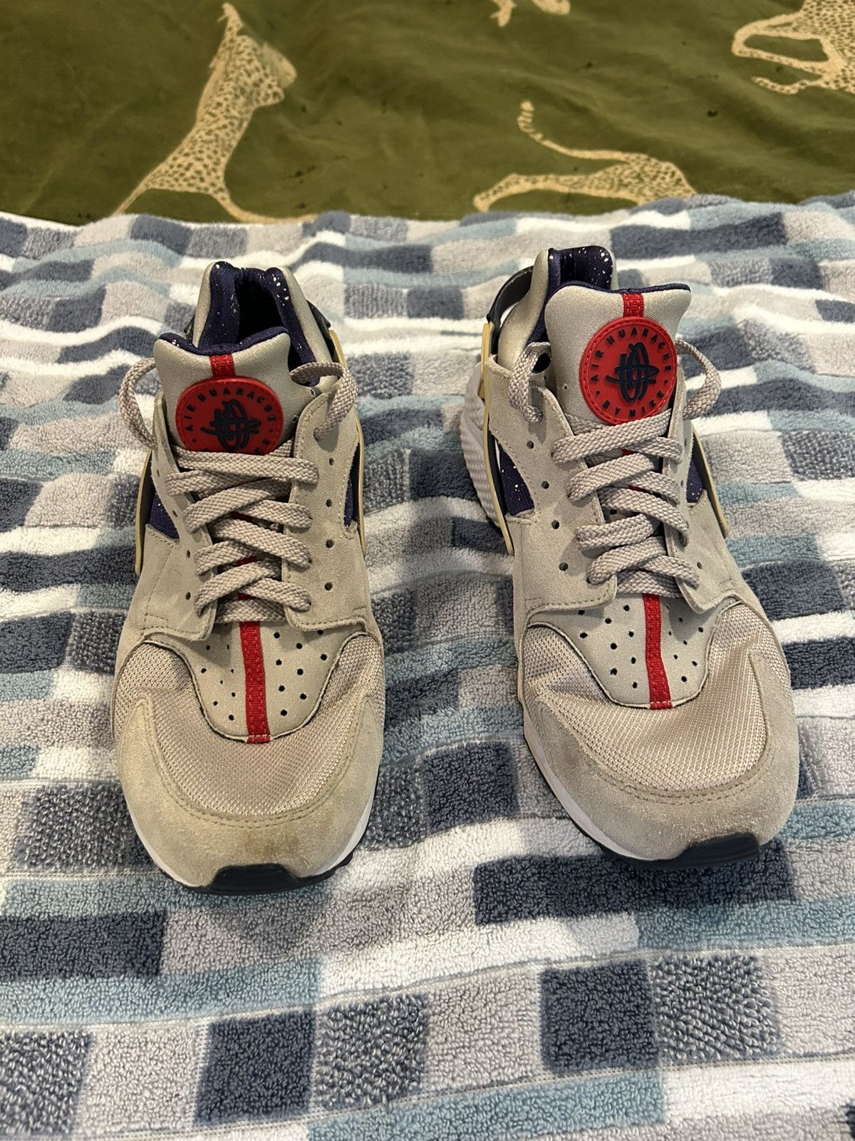 Nike 2018 Nike Air Huarache ‘moon landing’ Size US 11.5 / EU 44-45 - 2 Thumbnail