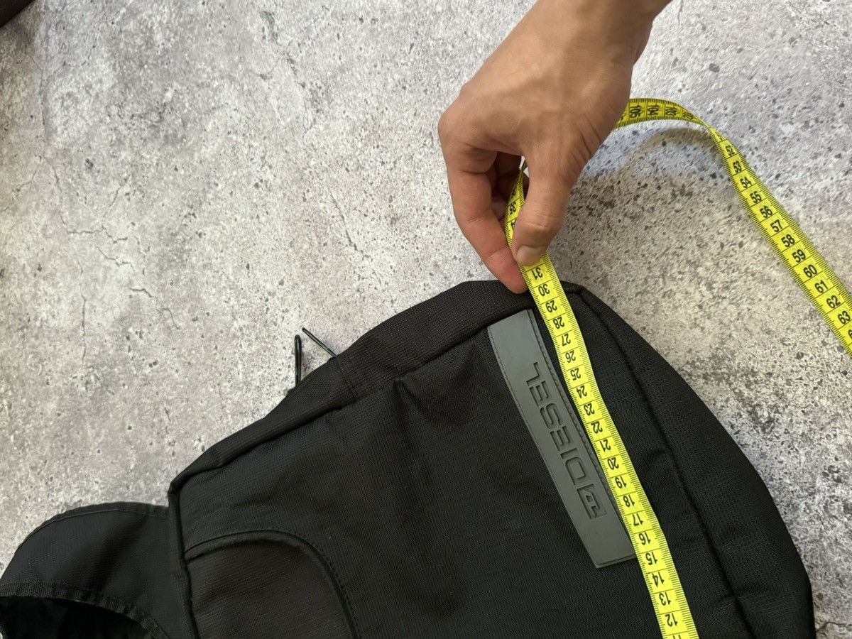 Diesel × Vintage Vintage Diesel Y2K distressed crossbody sling bag Size ONE SIZE - 20 Thumbnail