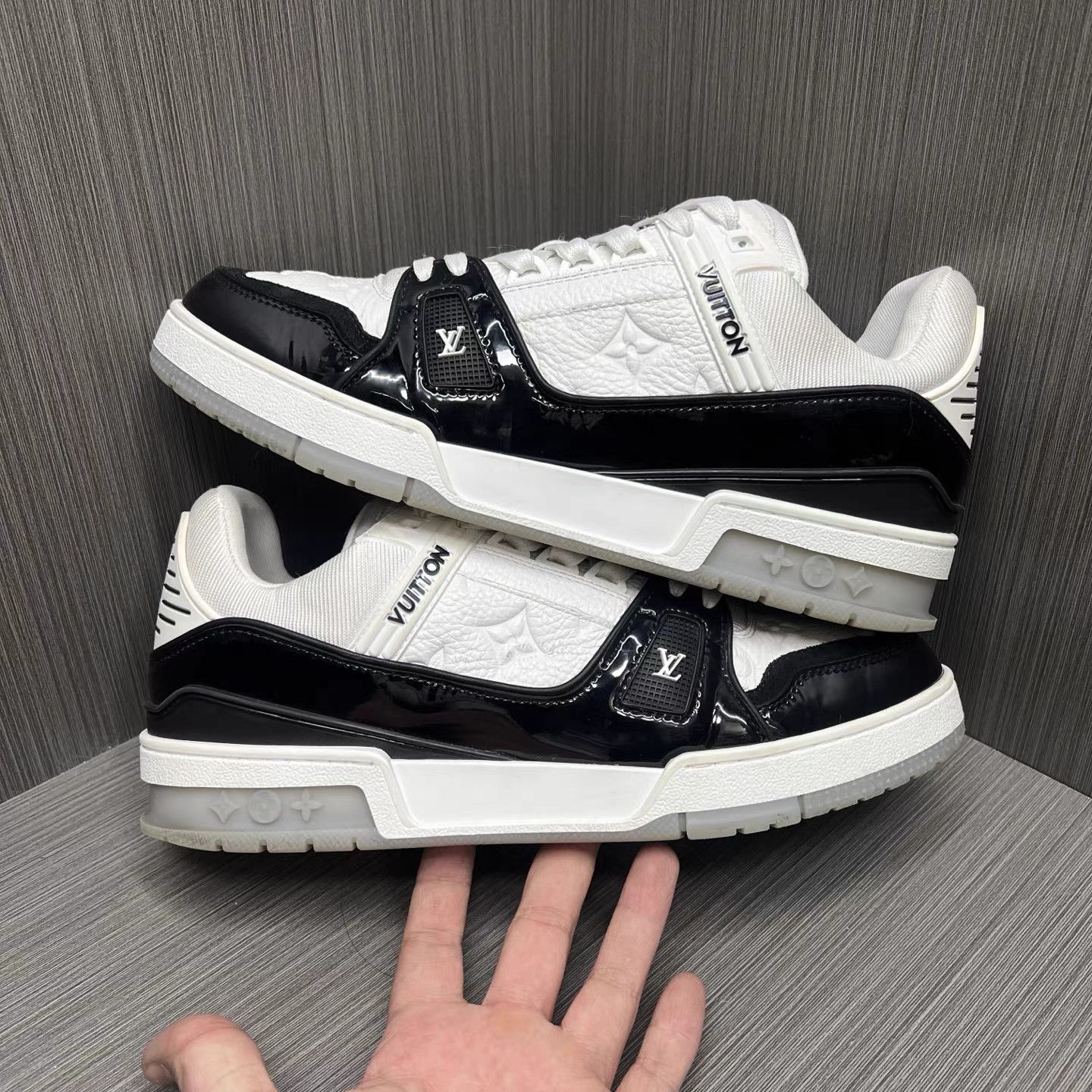 Louis Vuitton Louis Vuitton Trainer Embossed Patent Black White K15 Size US 8 / EU 41 - 5 Thumbnail