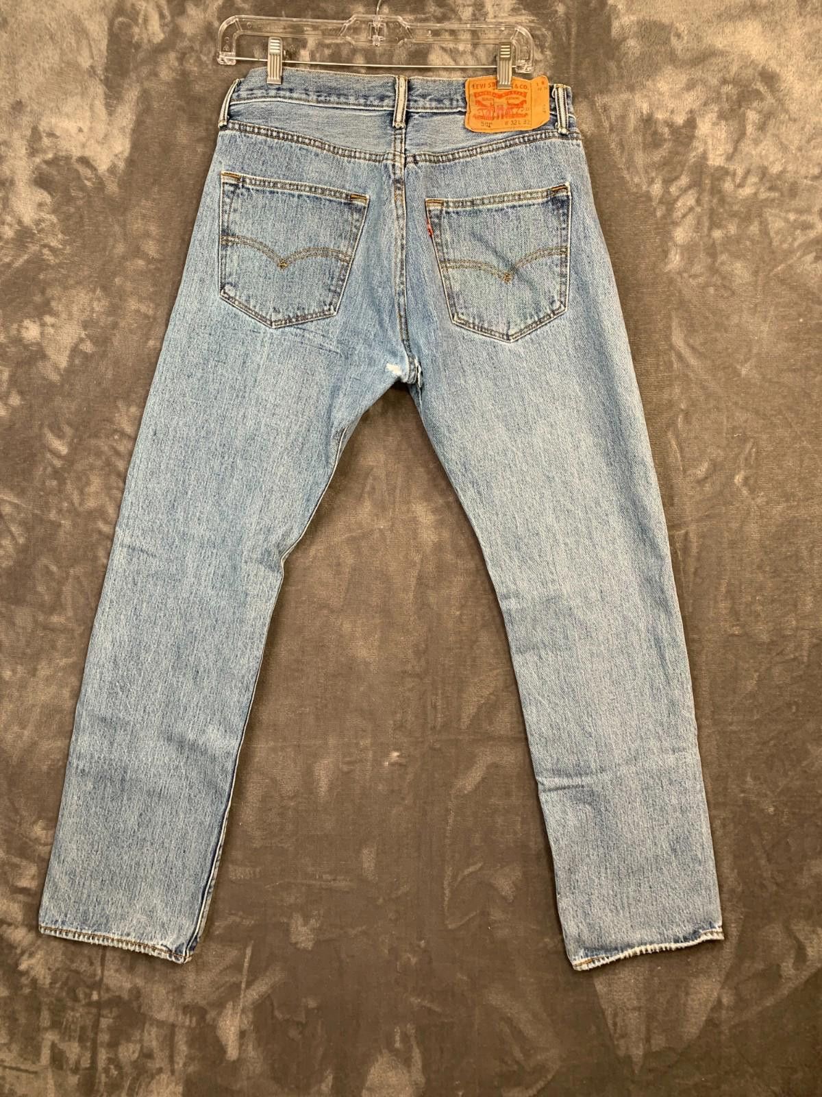 Levi's VINTAGE Levi’s 501 Blue Jeans in a Size 32 x 32 (231) Size US 32 / EU 48 - 2 Thumbnail