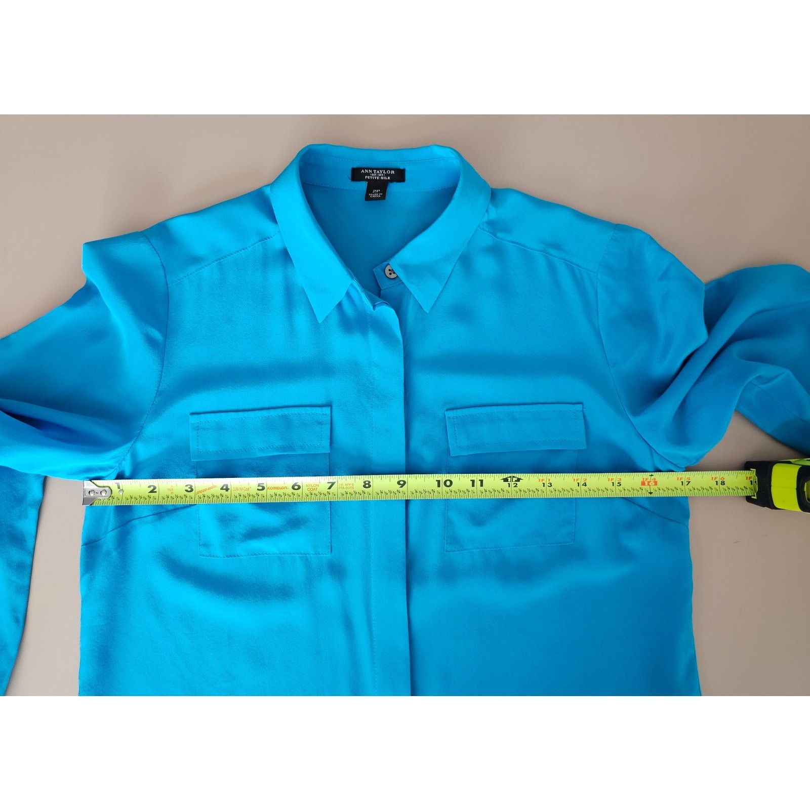 Ann Taylor EUC Ann Taylor Blue Silk Roll-Tab Camp Shirt Blouse Top 2P Size XS / US 0-2 / IT 36-38 - 4 Thumbnail