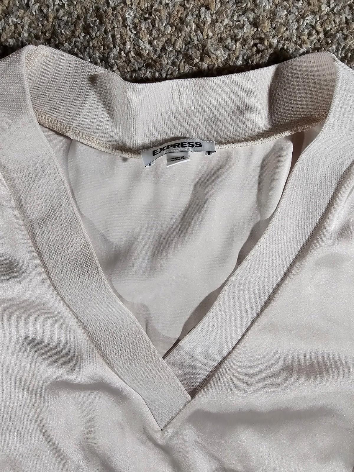 Express Express Beige Large Vneck Pullover Size L / US 10 / IT 46 - 2 Thumbnail