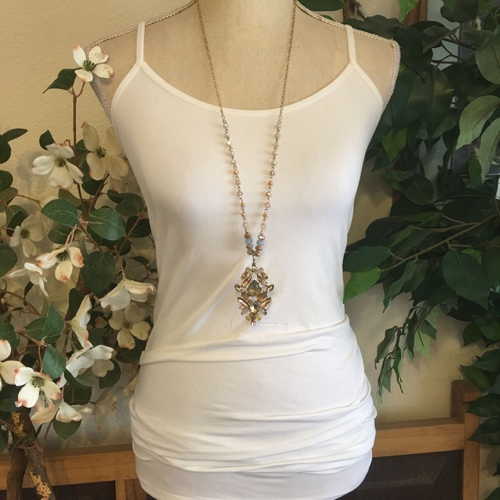 Express Express glass stone covered amulet necklace Size ONE SIZE - 3 Thumbnail