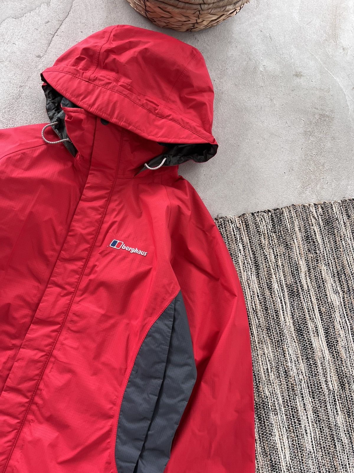 Berghaus Vintage Berghaus GoreTex PacLite Red windbreaker Jacket Y2K Size M / US 6-8 / IT 42-44 - 6 Thumbnail