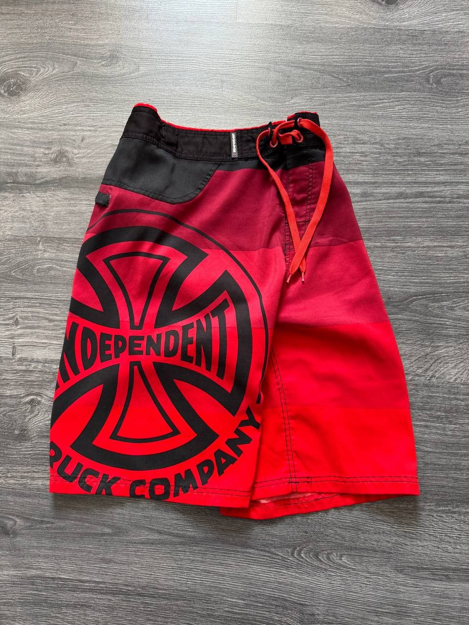 Independent Truck Co. Independent y2k nylon surf shorts Size US 32 / EU 48 - 8 Thumbnail