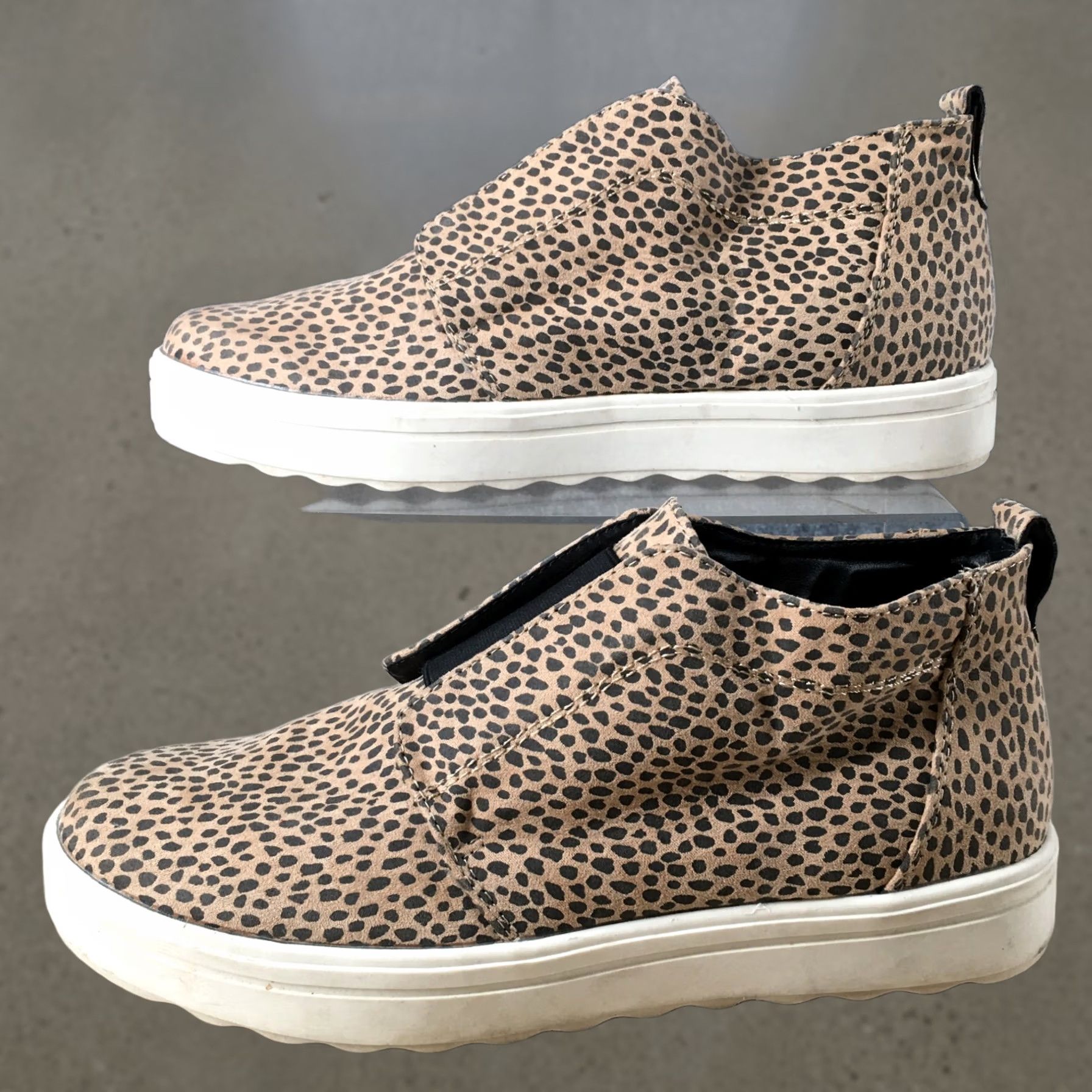 Vintage Universal Thread Shoes Womens 8.5 Lilian Leopard Mid Top Casual Sneaker Beige Size M / US 6-8 / IT 42-44 - 1 Thumbnail
