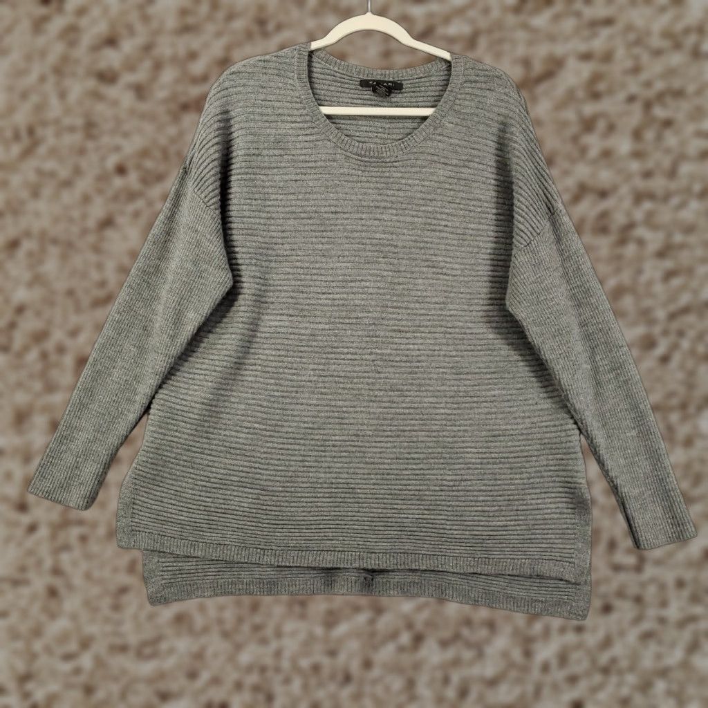 Vintage Tahari Womens Sweater Size 2X Gray Ribbed Button Back Accent Tunic Knit Top Size XXL / US 16-18 / IT 52-54 - 1 Thumbnail