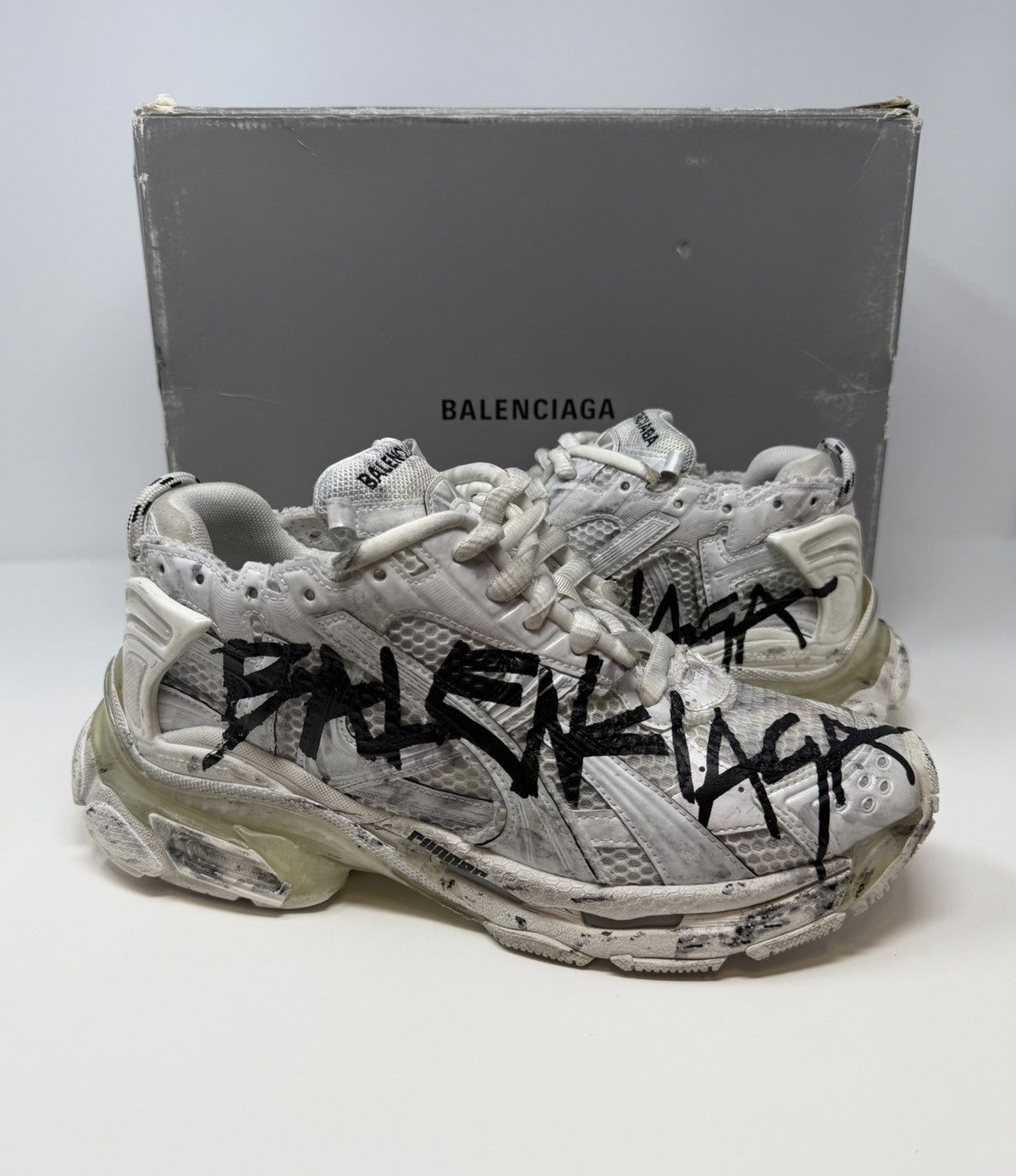 Balenciaga Balenciaga Runner Graffiti Sneaker White Size US 7 / EU 40 - 1 Thumbnail