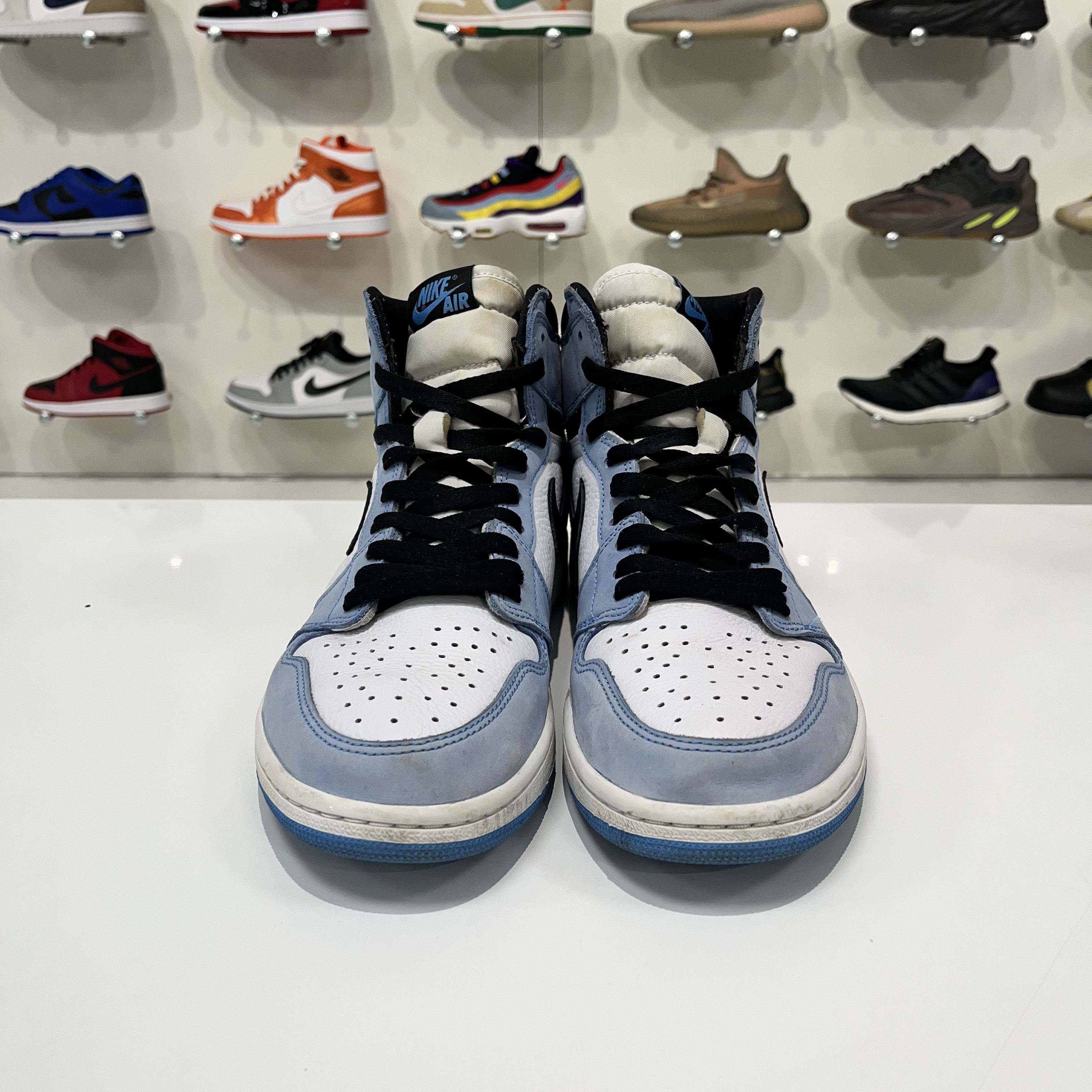 Nike Jordan 1 Retro High OG University Blue Size US 10.5 / EU 43-44 - 9 Thumbnail
